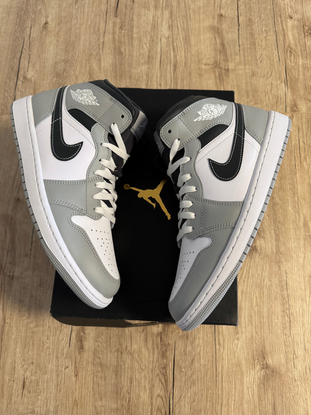 Air Jordan 1 Mid Light Smoke Grey Anthracite