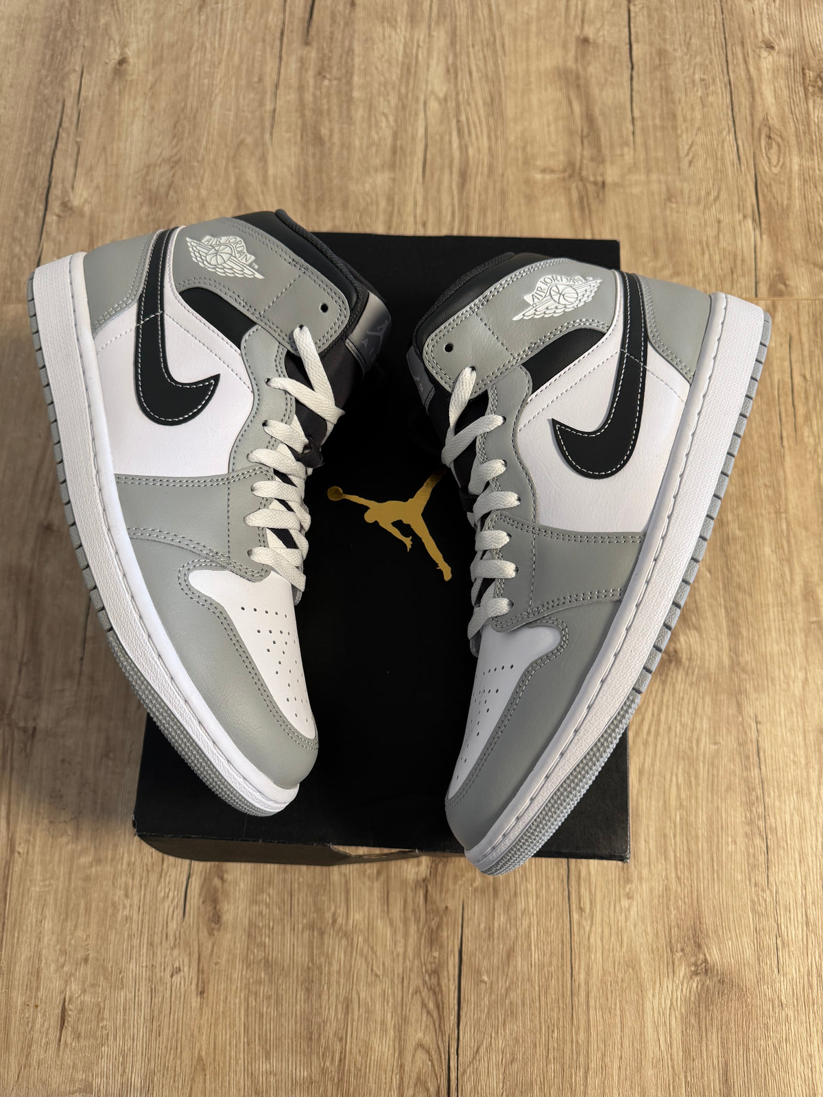 Air Jordan 1 Mid Light Smoke Grey Anthracite