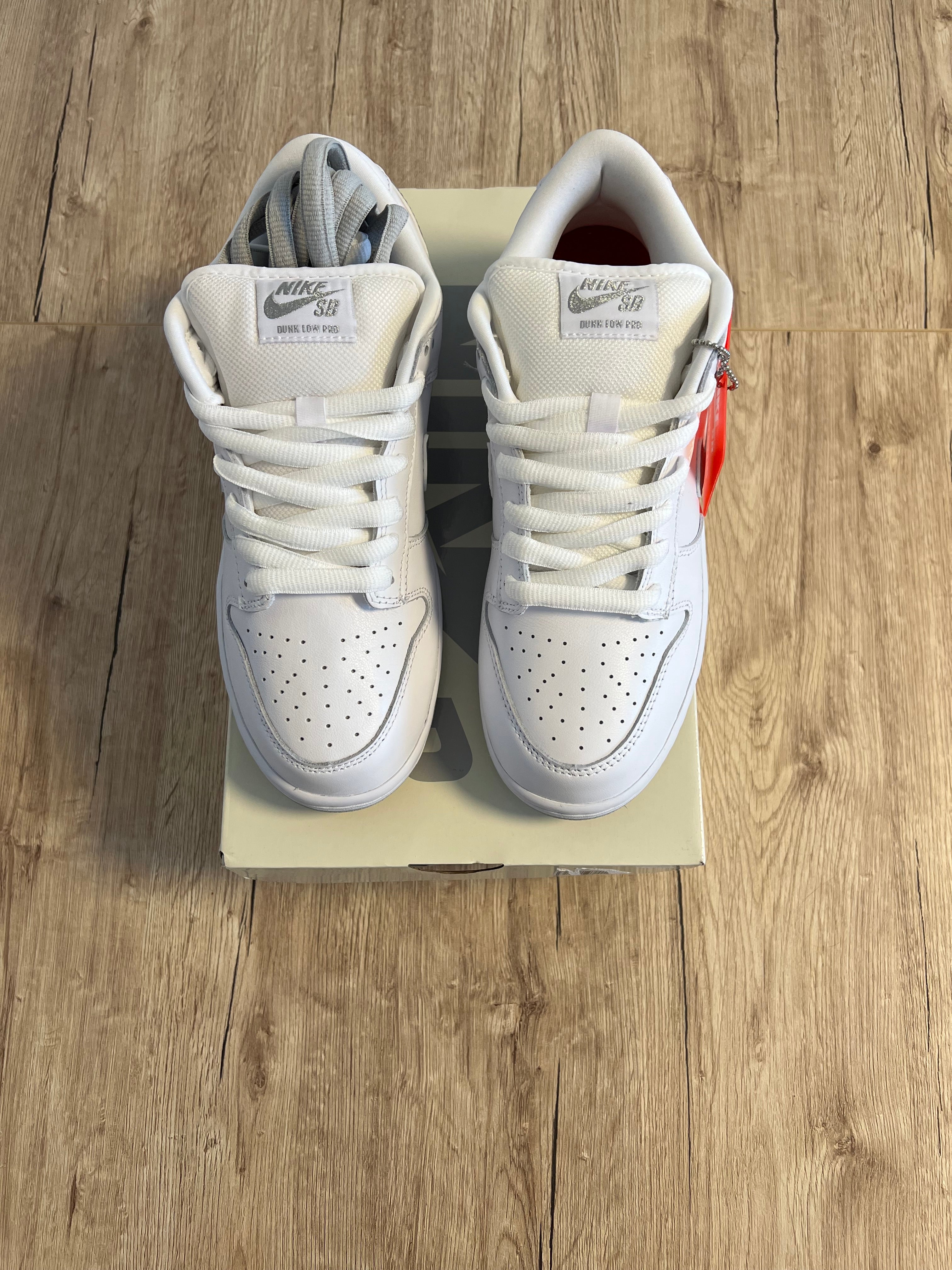 Nike SB Dunk Low Supreme 94 White Metallic Silver