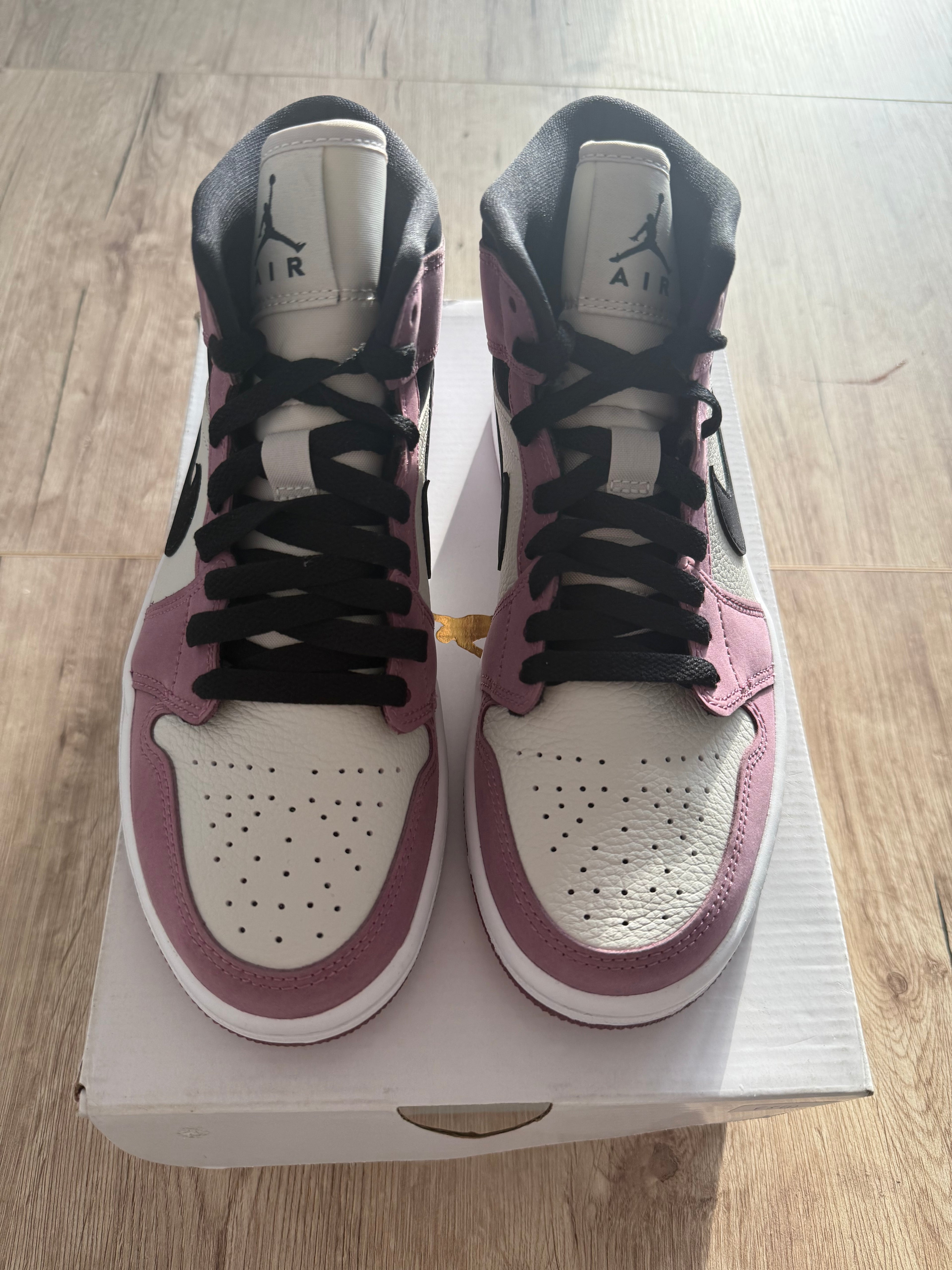 Air Jordan 1 Mid Berry Pink