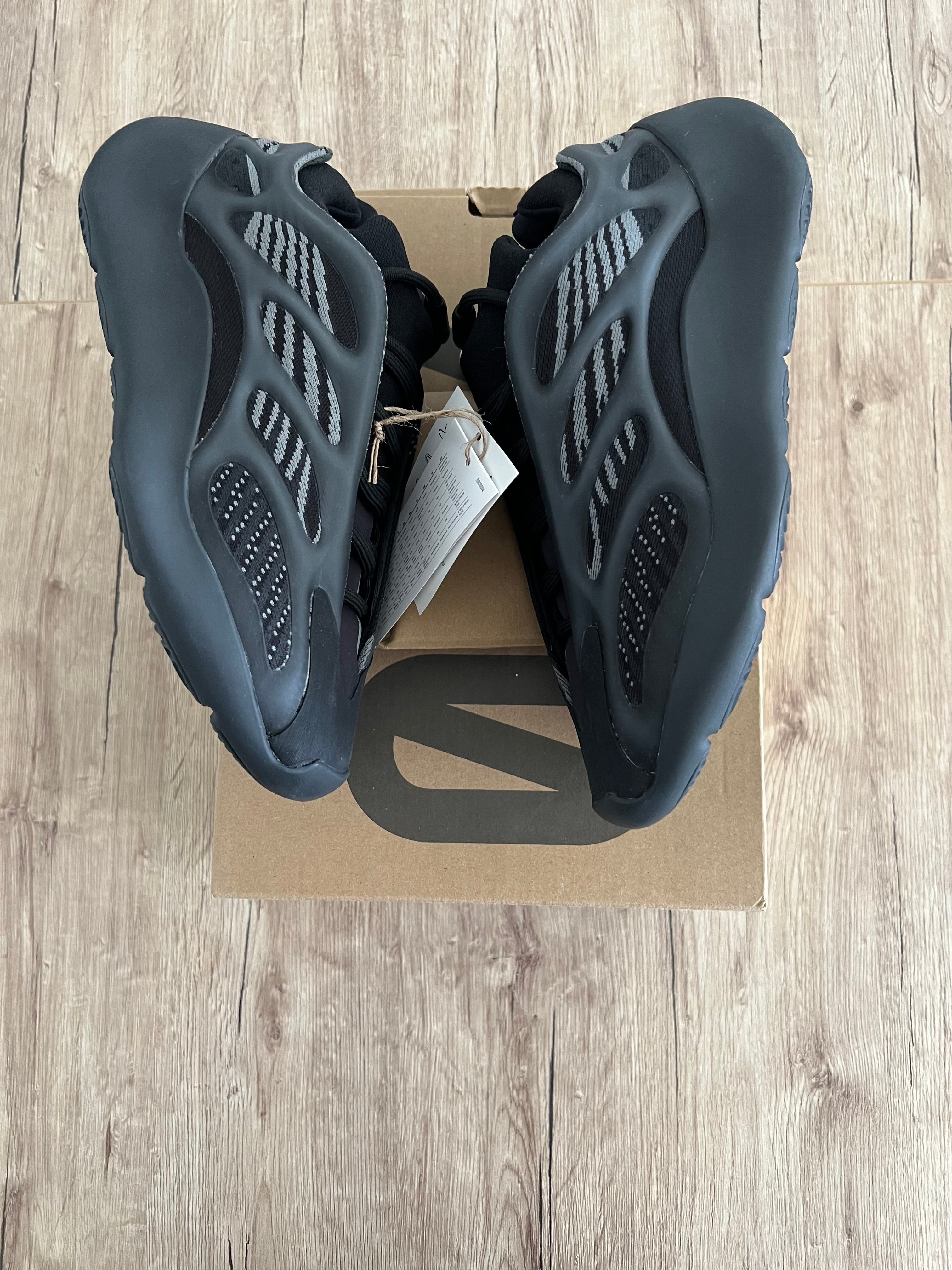 Adidas Yeezy 700 dark glow