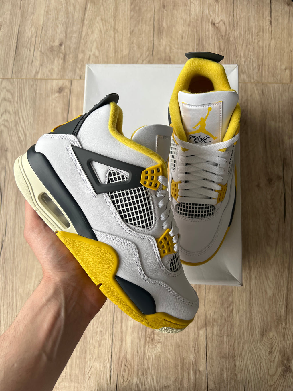 Jordan 4 Retro Vivid Sulfur