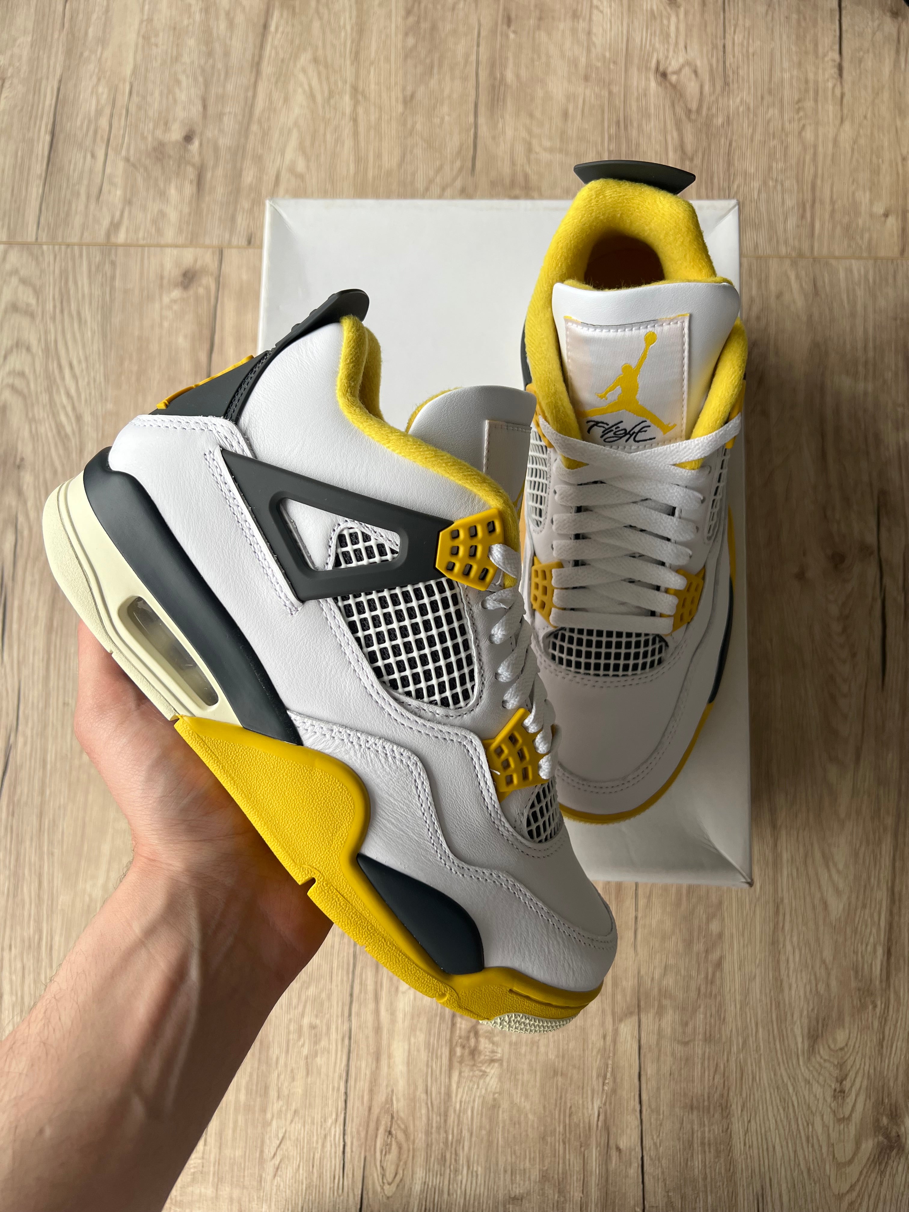 Jordan 4 Retro Vivid Sulfur