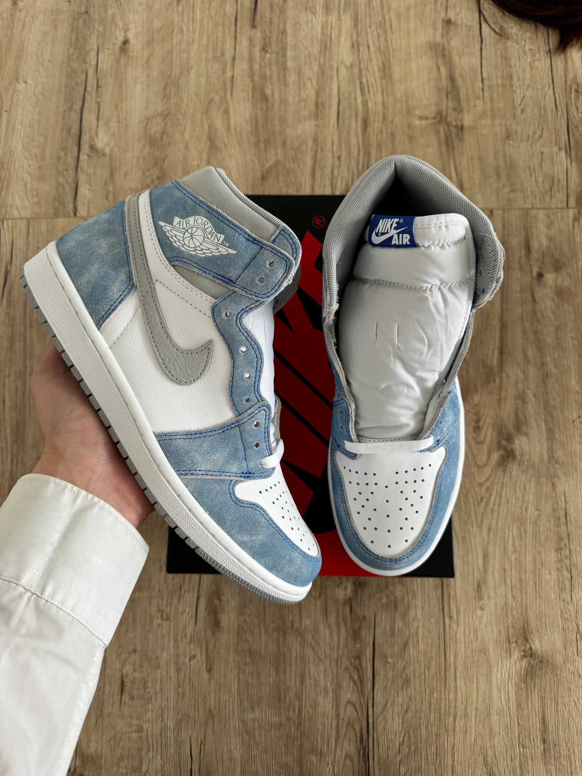 Jordan 1 high hyper royal