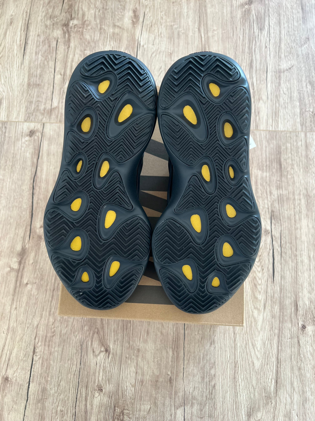 adidas Yeezy 700 V3 Alvah