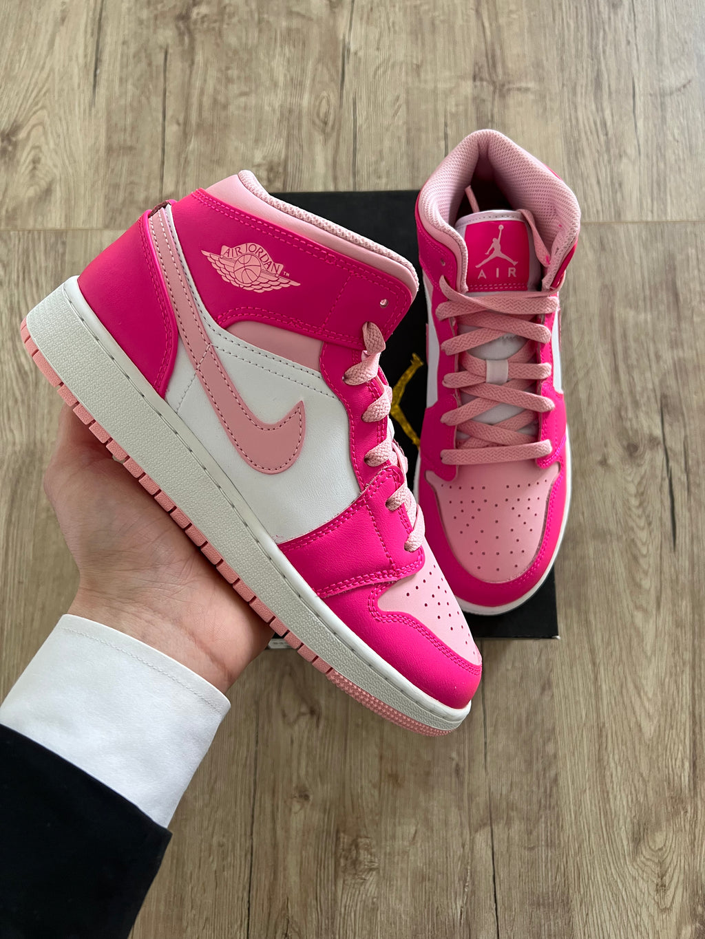 Air Jordan 1 Mid Fierce Pink [BARBIE]