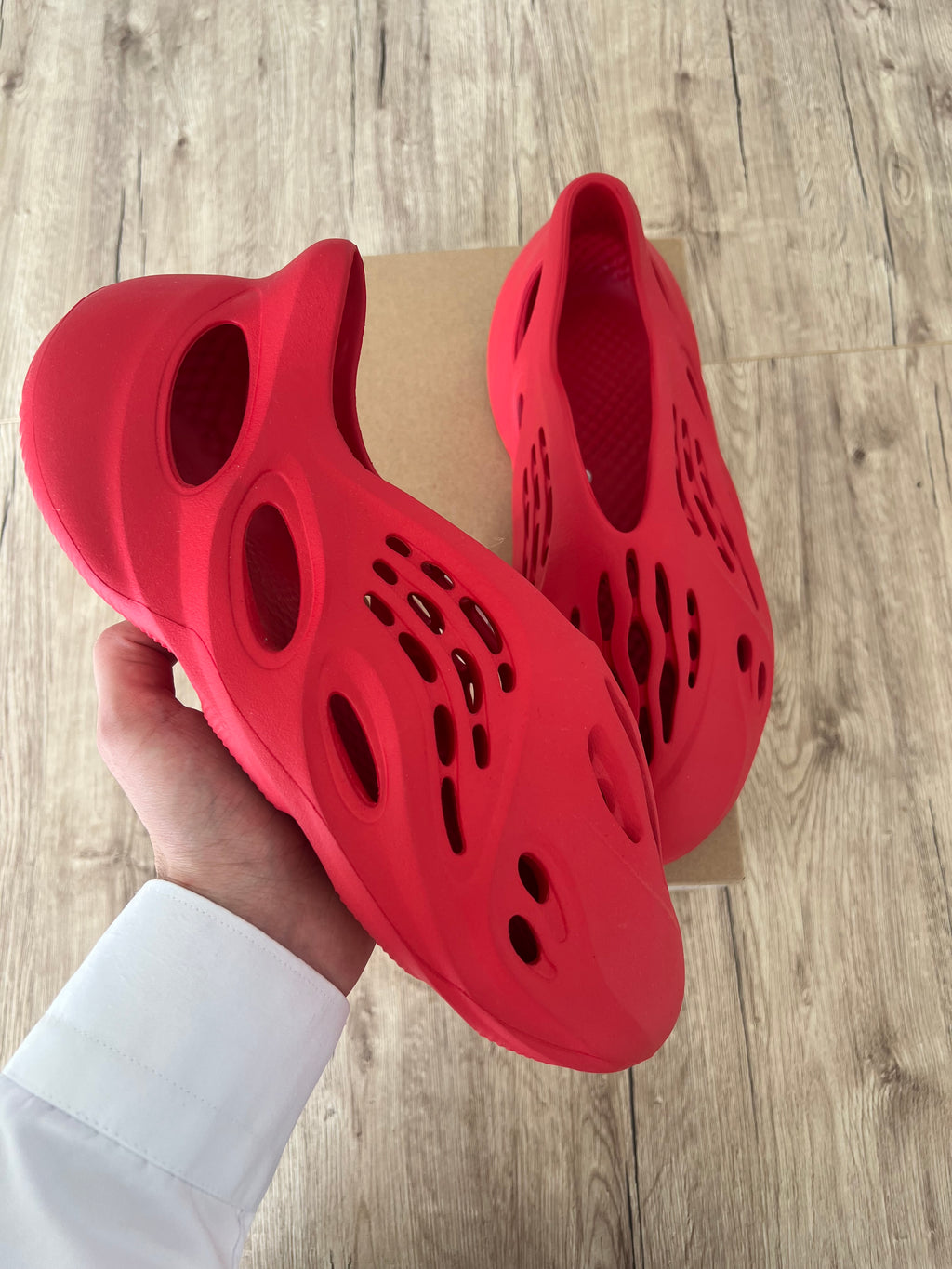 Yeezy Foam RNNR Vermillion