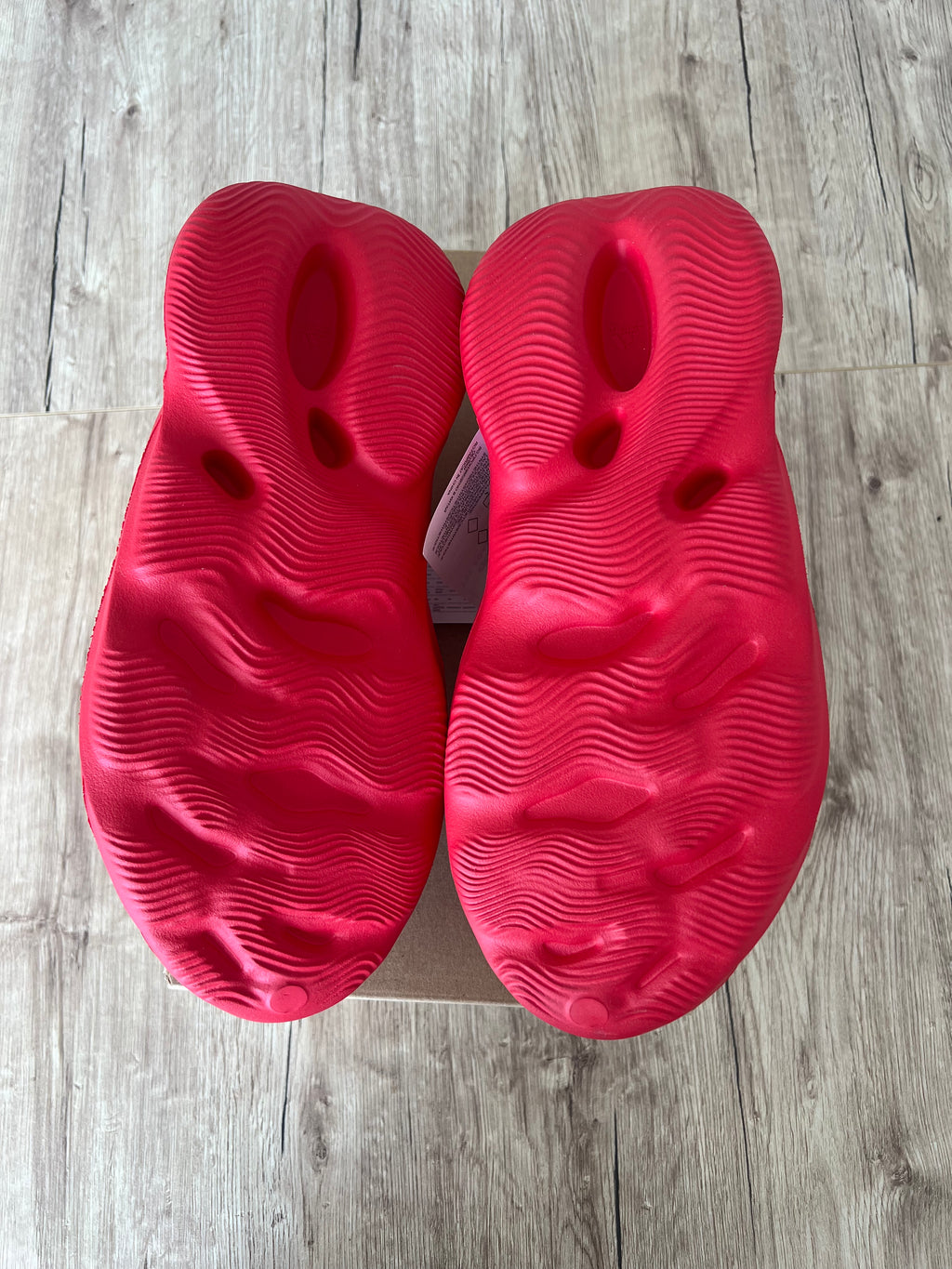 Yeezy Foam RNNR Vermillion