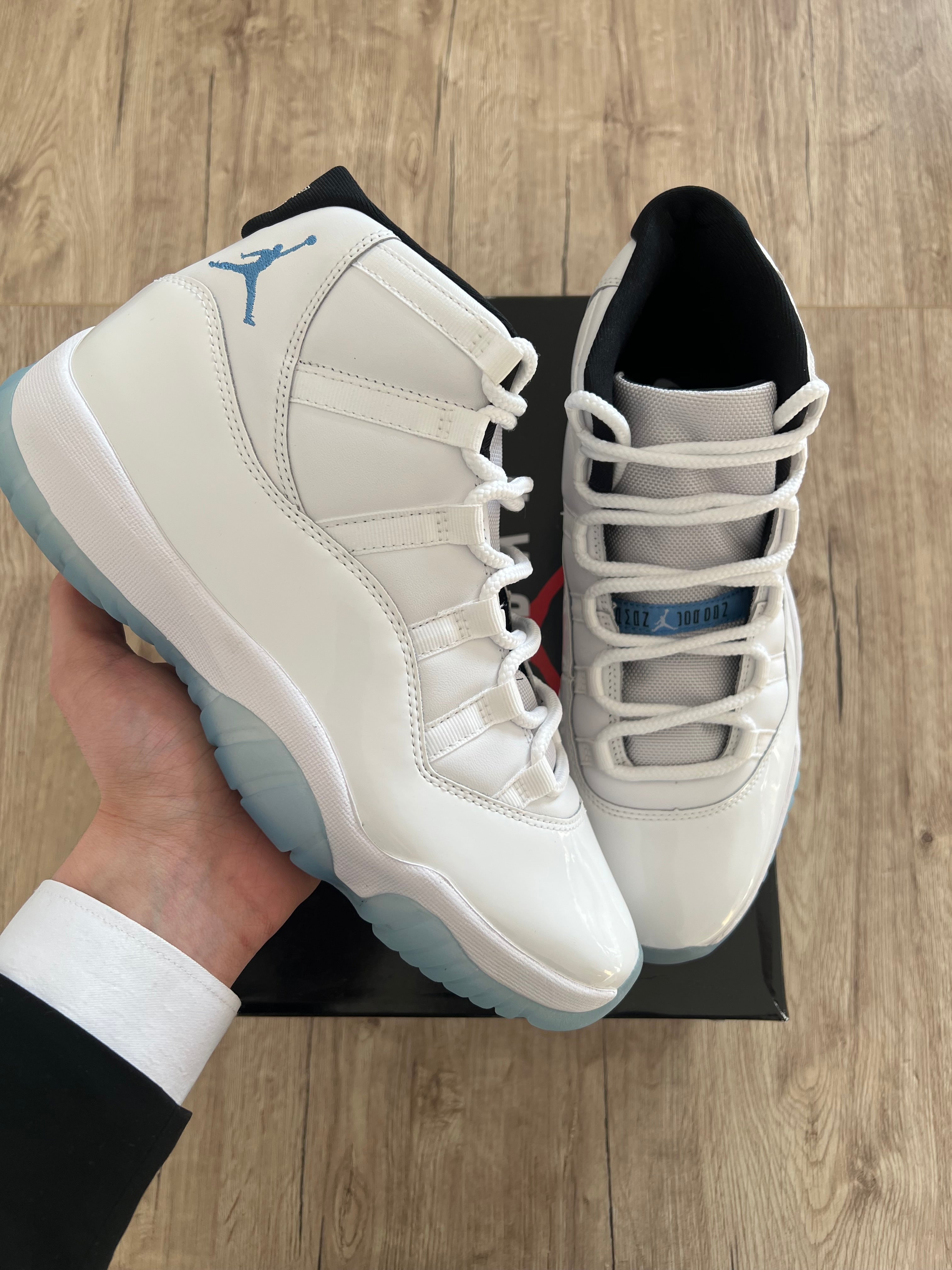 Jordan 11 Retro 'Legend Blue' (2024)