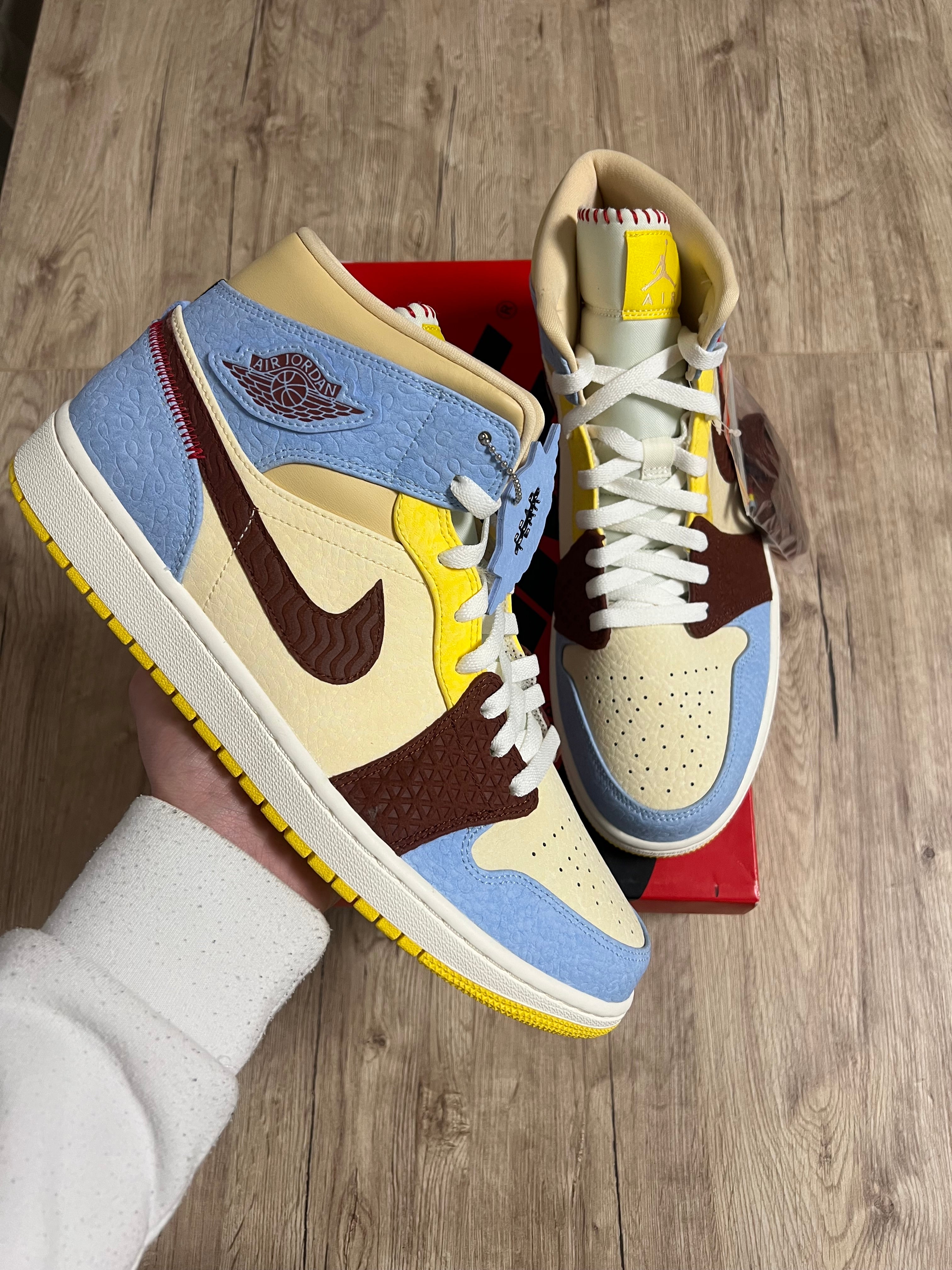 Jordan 1 Mid SE Fearless Maison Chateau Rouge