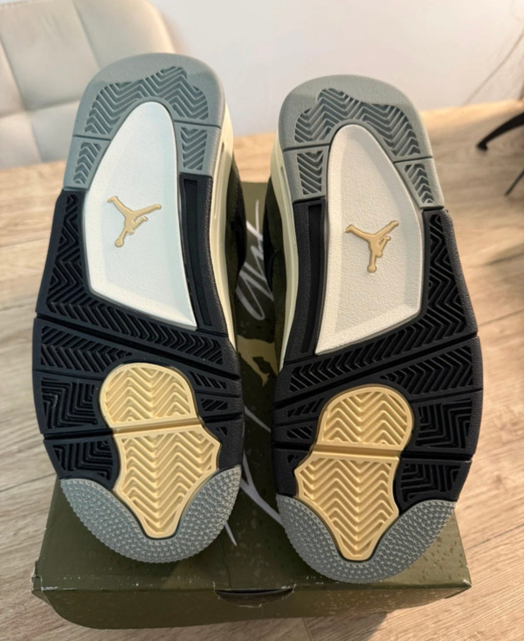 Air Jordan 4 Retro Craft Medium Olive