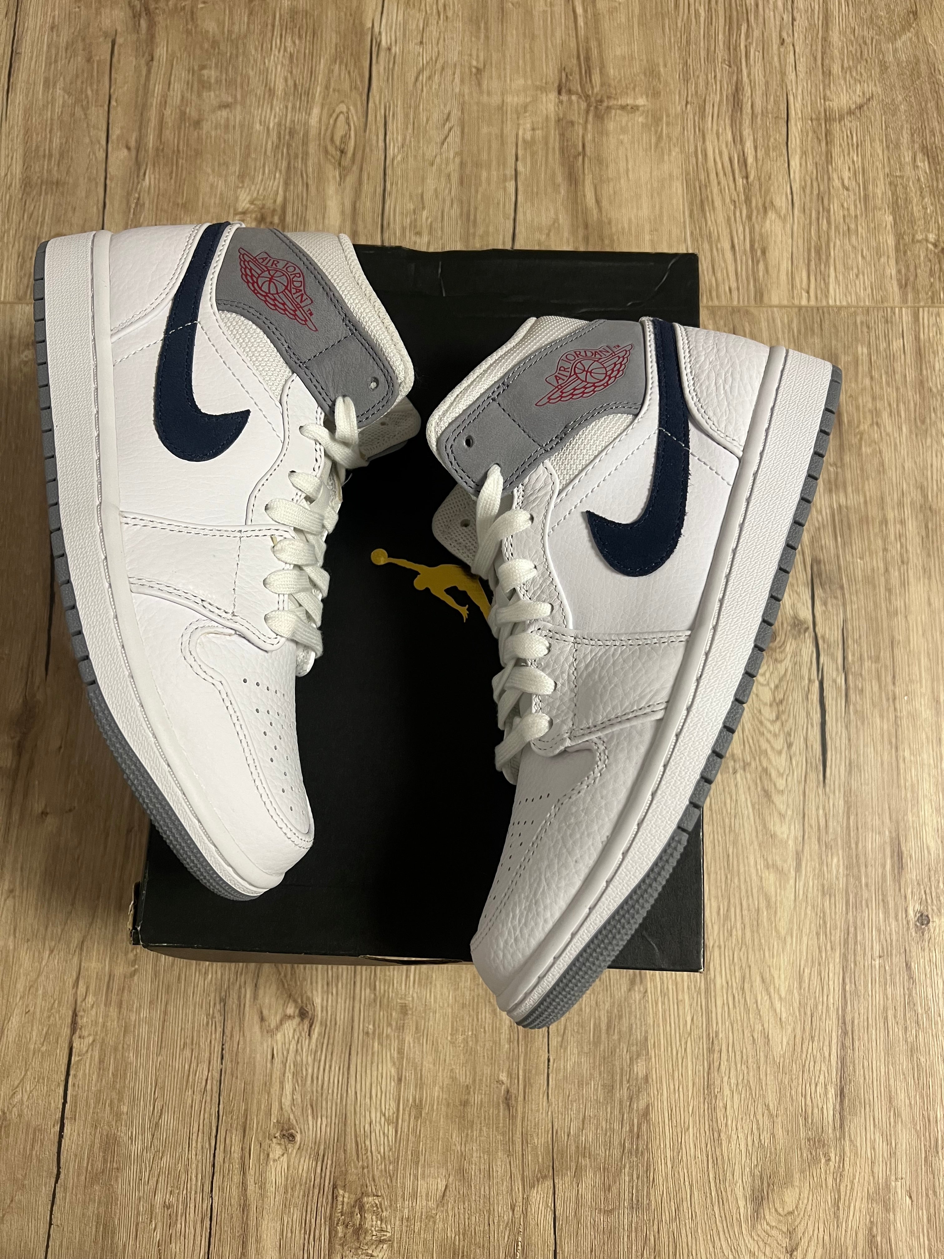 Air Jordan 1 Mid Paris