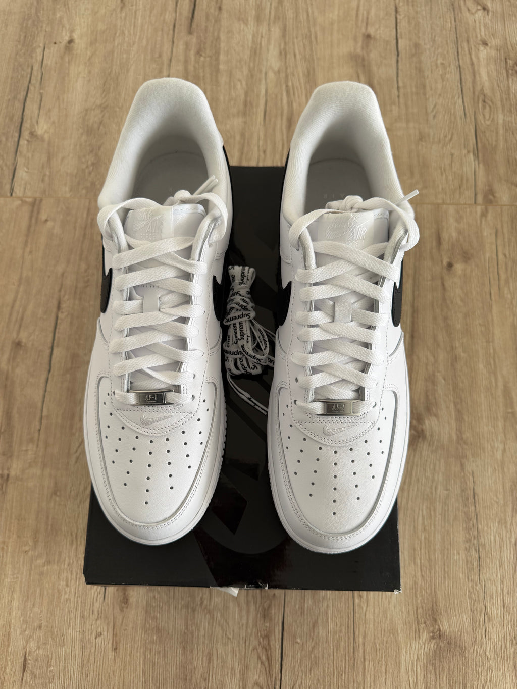 Nike Air Force 1 Low Supreme White Black