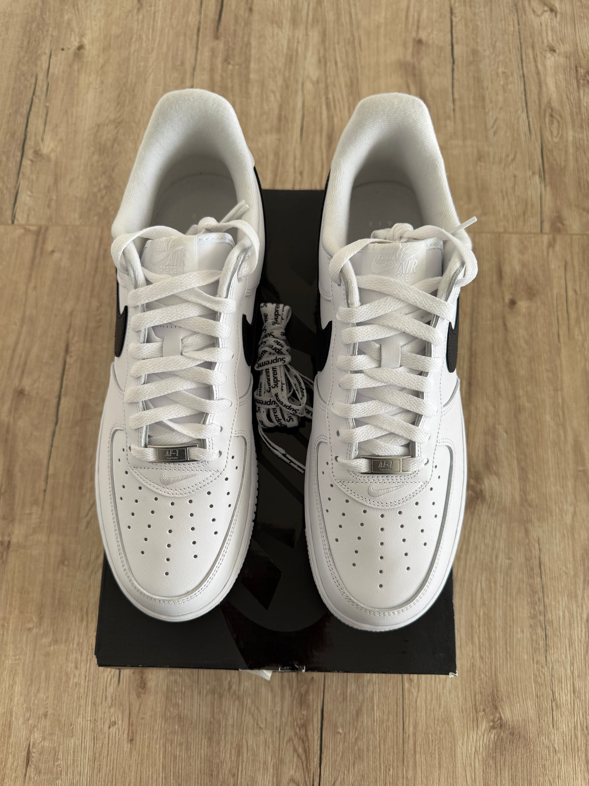 Nike Air Force 1 Low Supreme White Black