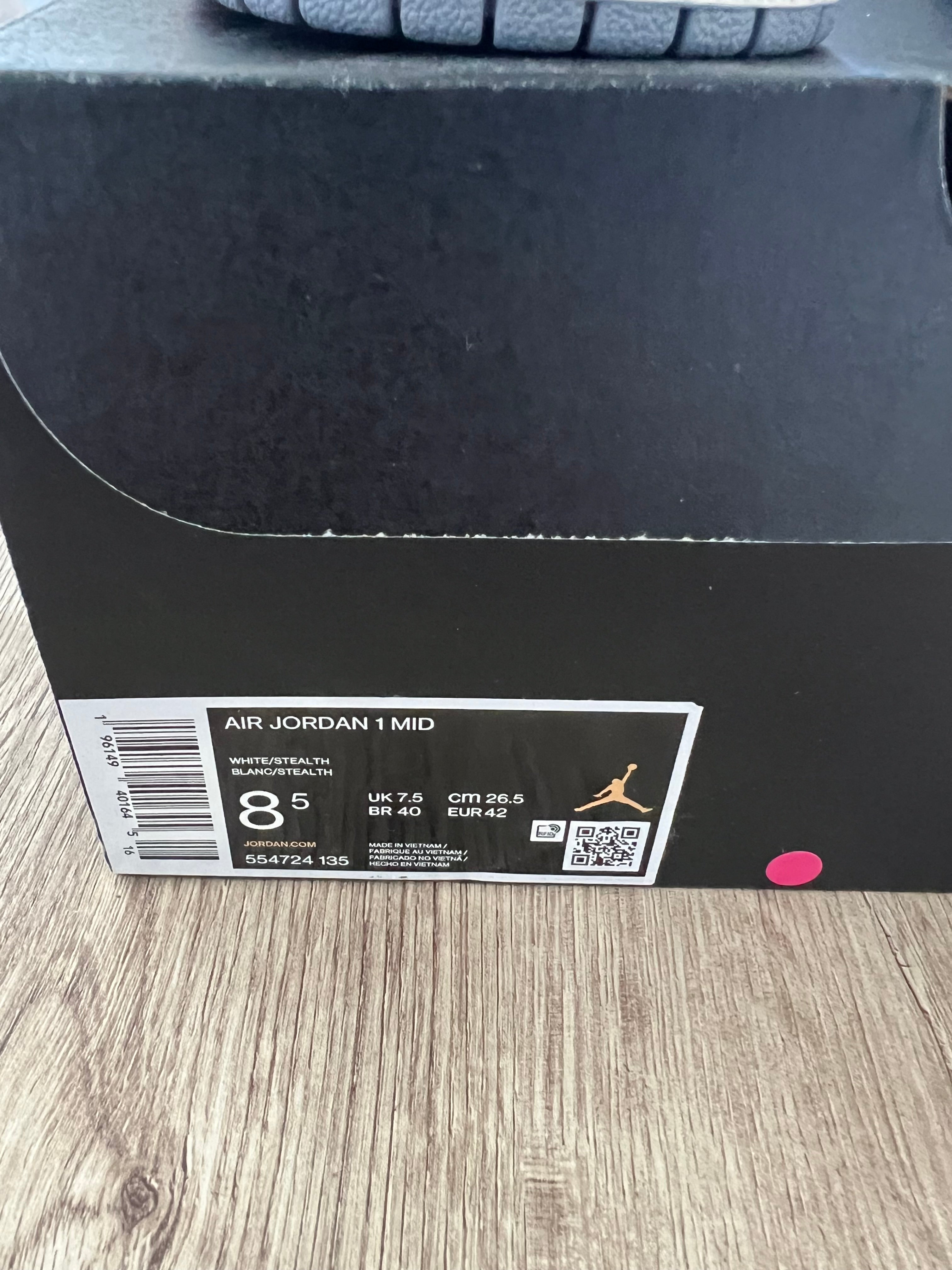 Air Jordan 1 Mid Neutral Grey