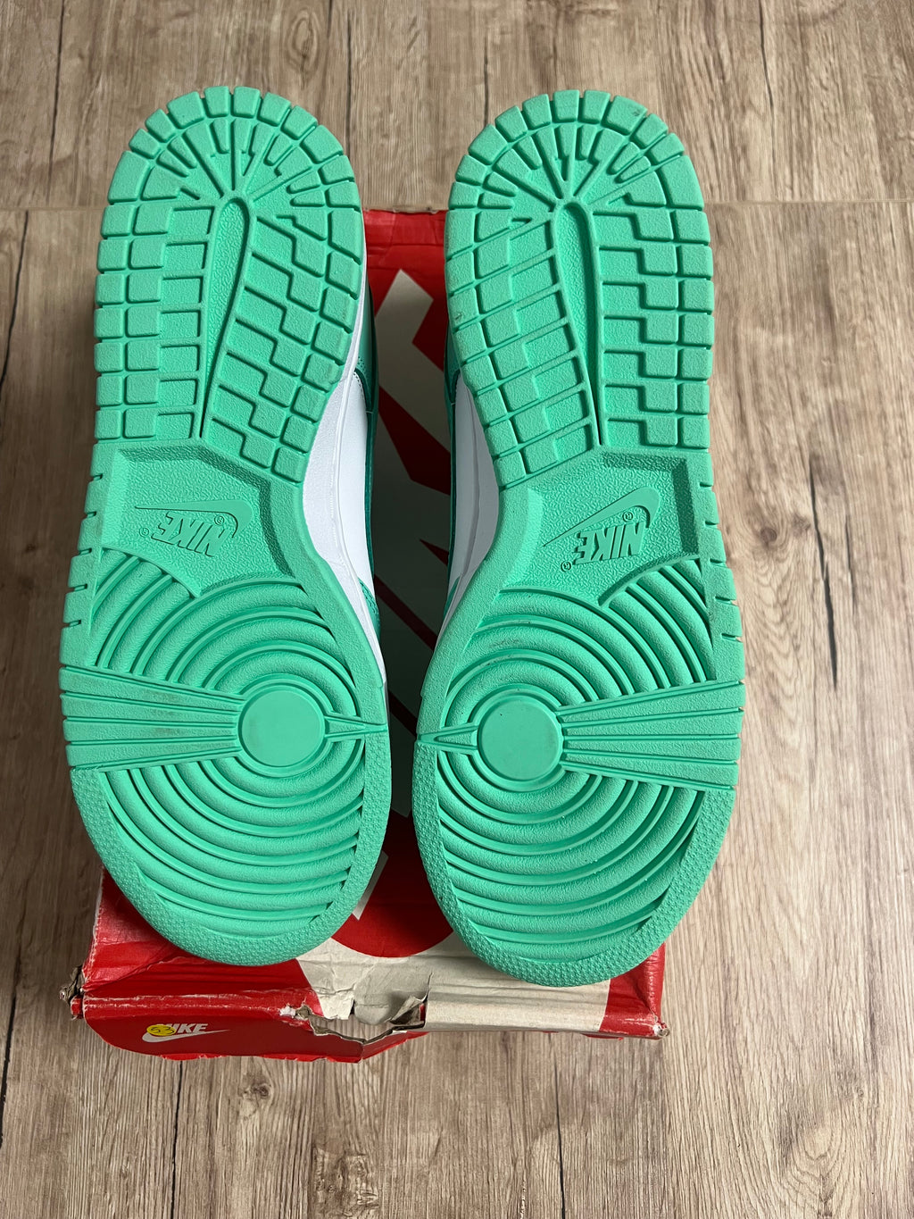 Nike Dunk Low Green Glow