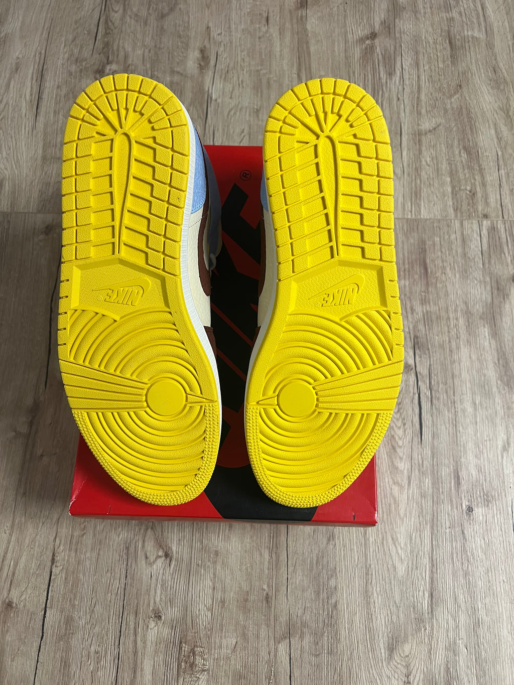 Jordan 1 Mid SE Fearless Maison Chateau Rouge