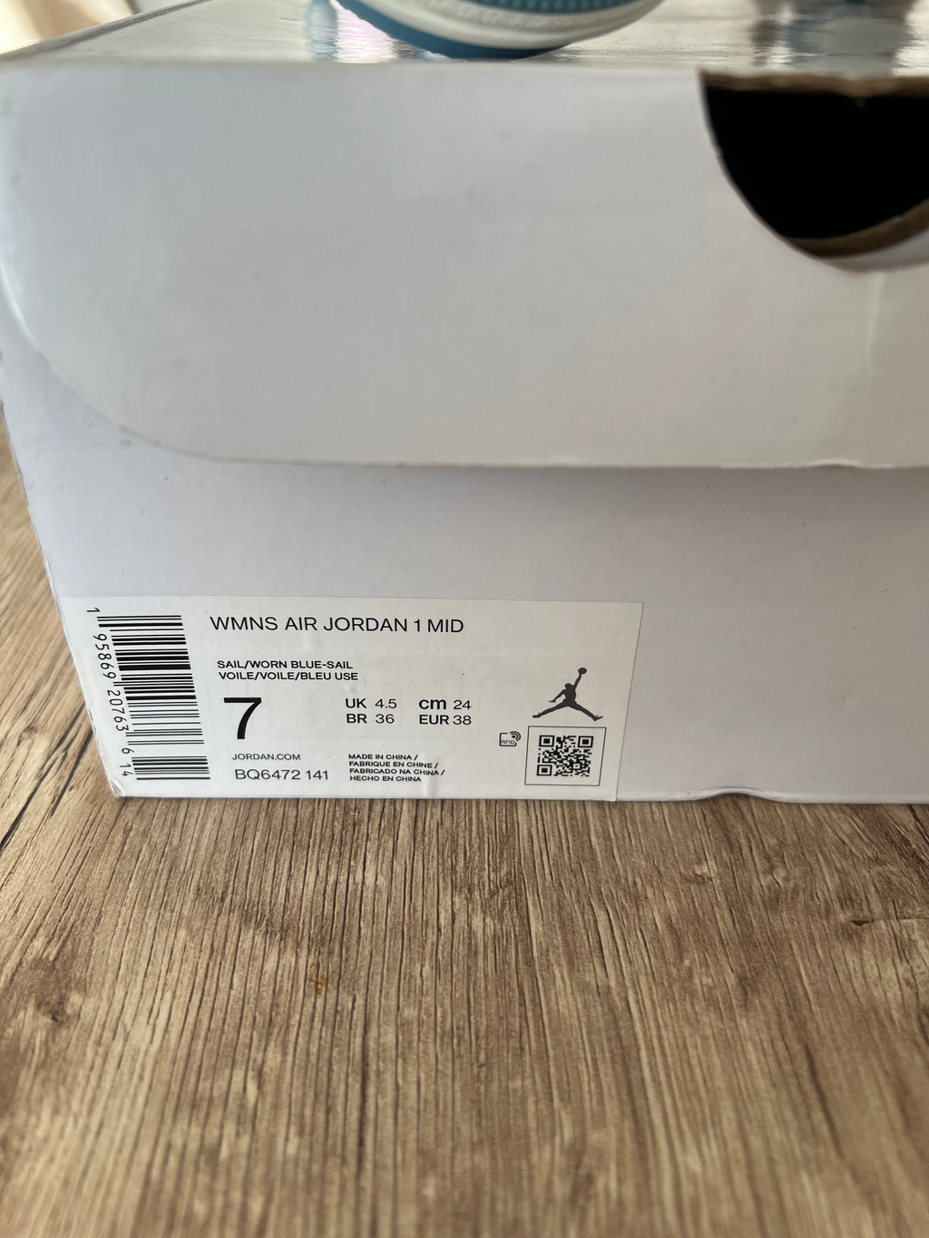 Air Jordan 1 Mid UNC 2022