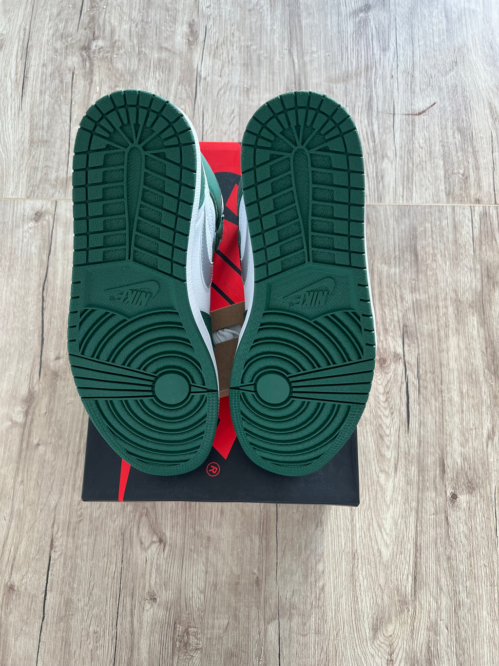 Air Jordan 1 Retro High OG Gorge Green