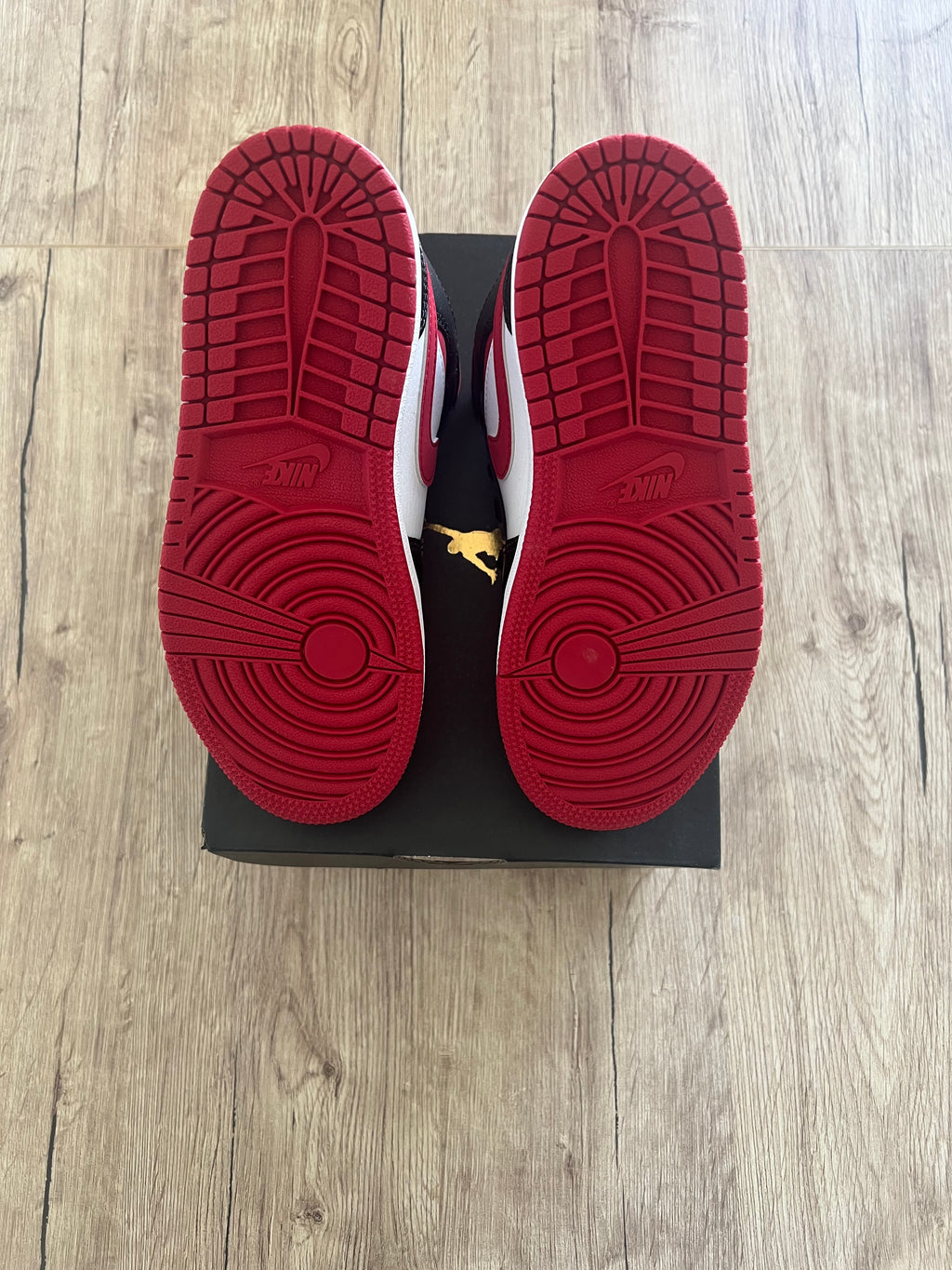 Jordan 1 Mid Gym Red