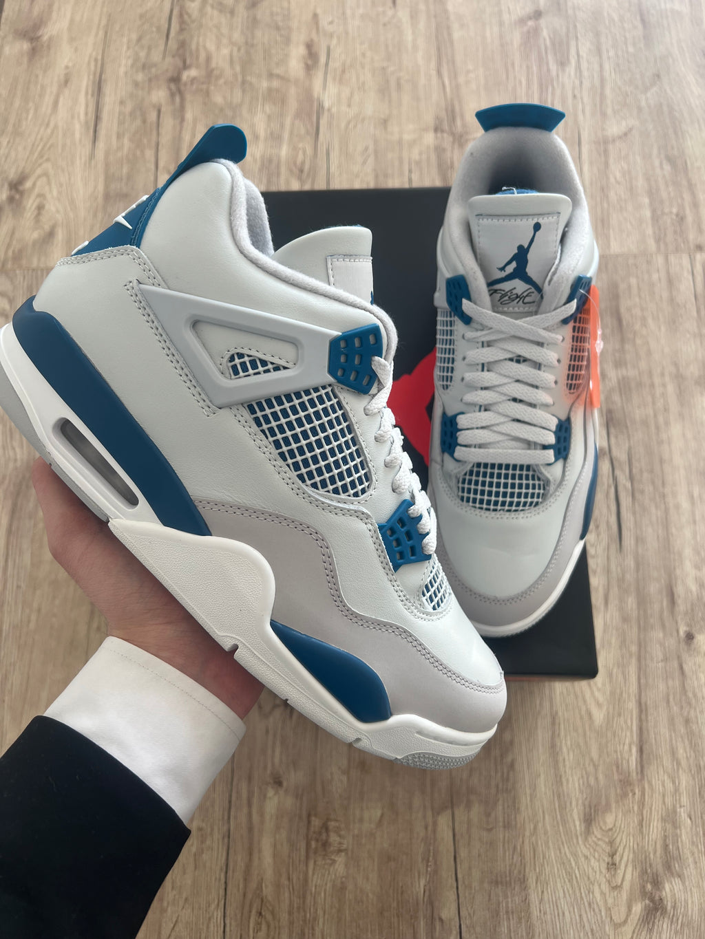 Jordan 4 Retro Military Blue (2024)