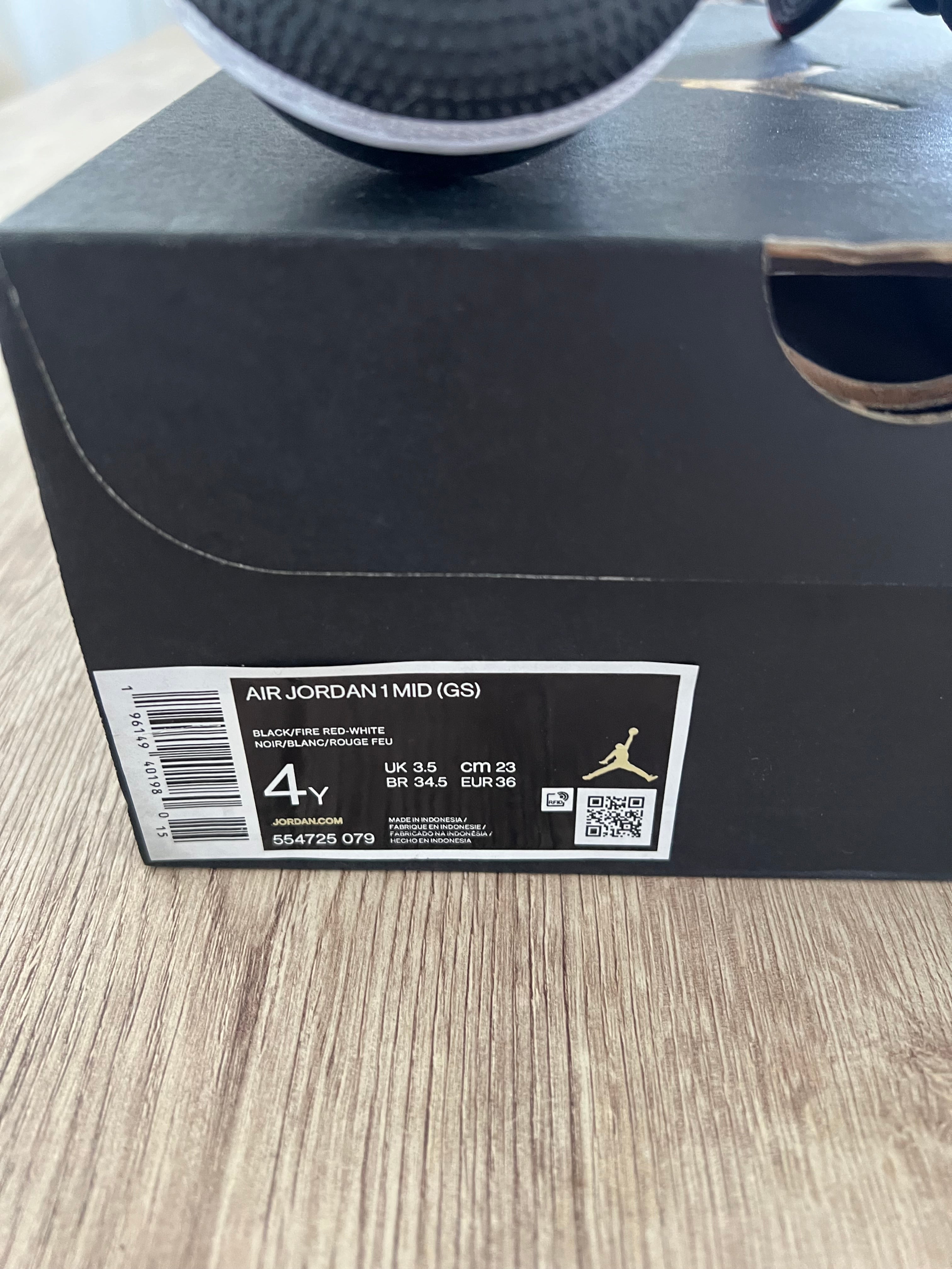Air Jordan 1 Mid Alternate Bred Toe