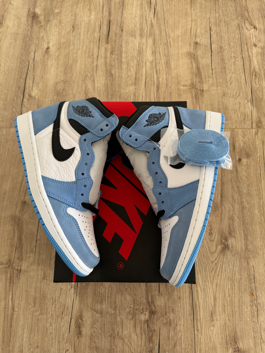 Air Jordan 1 Retro High White University Blue Black