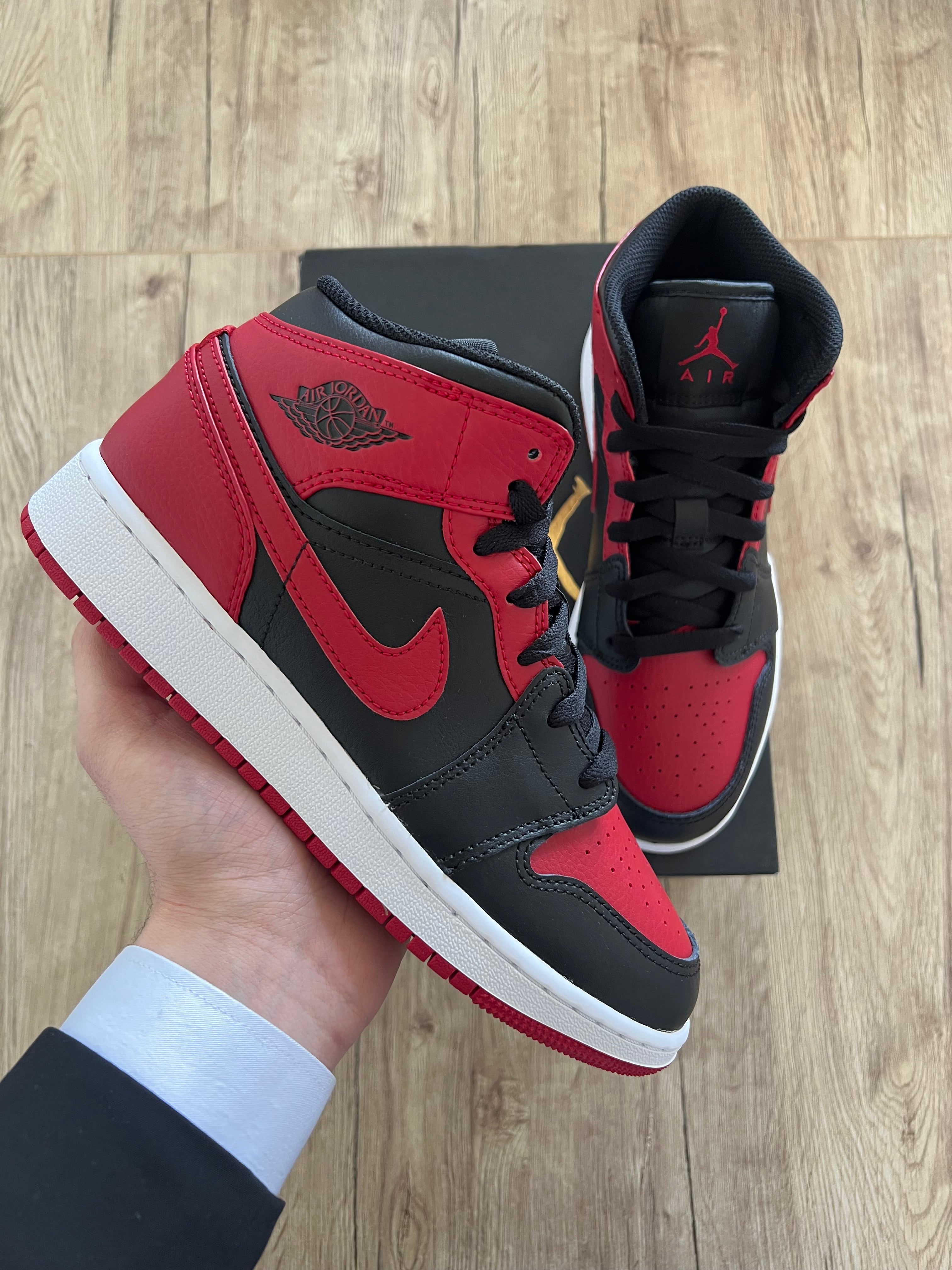 Air Jordan 1 Mid Banned (2020)