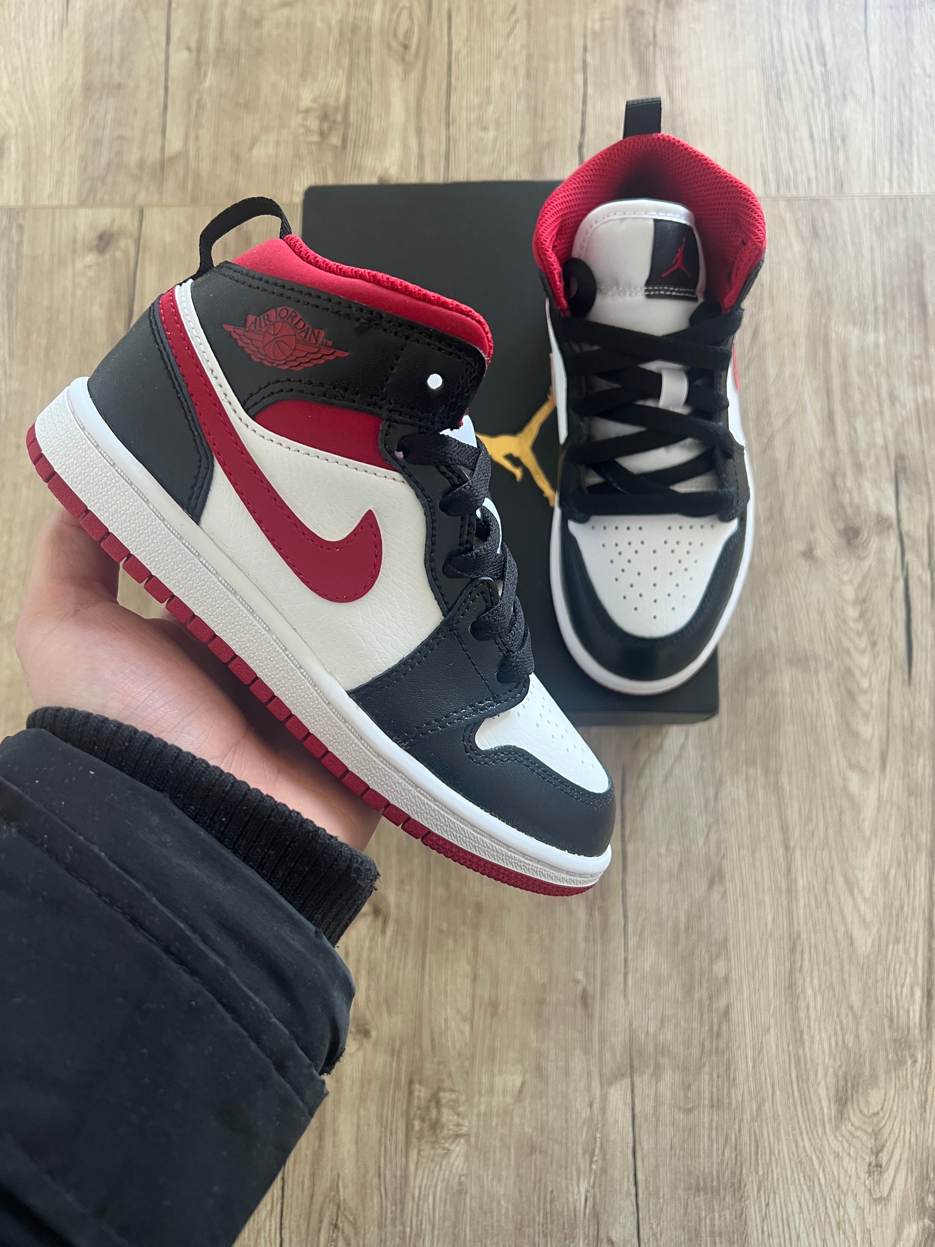 Jordan 1 Mid Gym Red