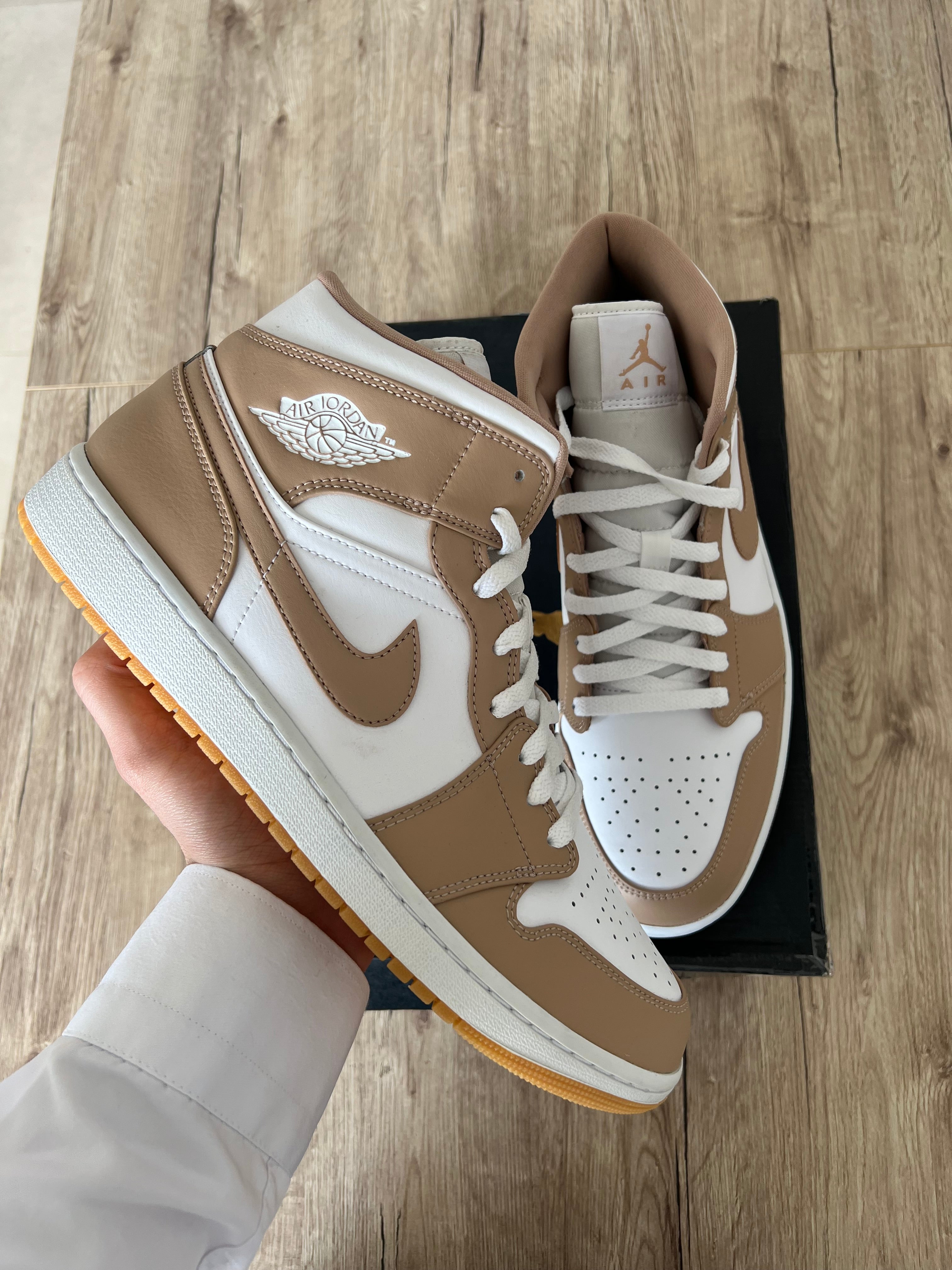 Jordan 1 Mid Tan Gum