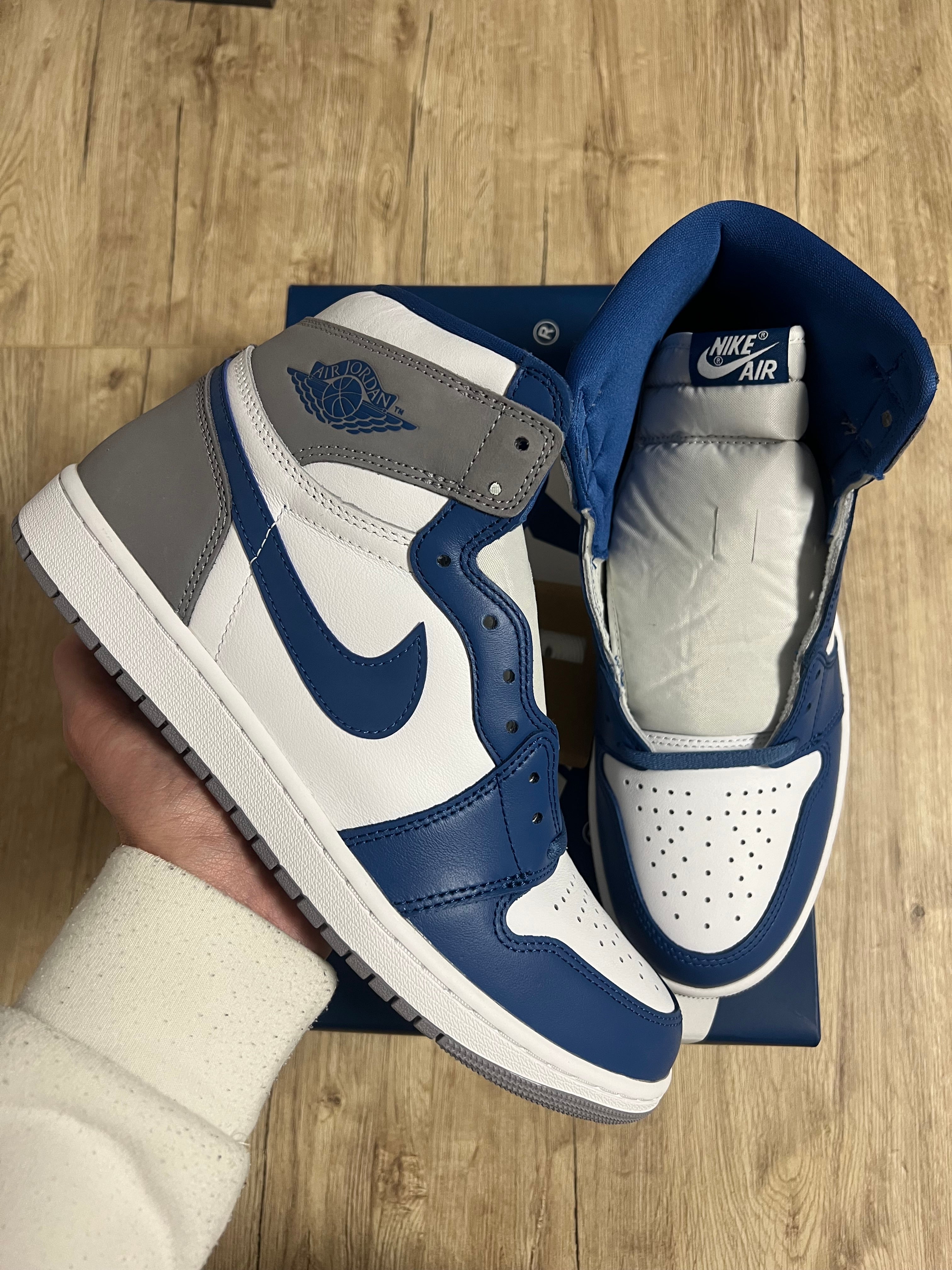 Air Jordan 1 Retro High OG True Blue