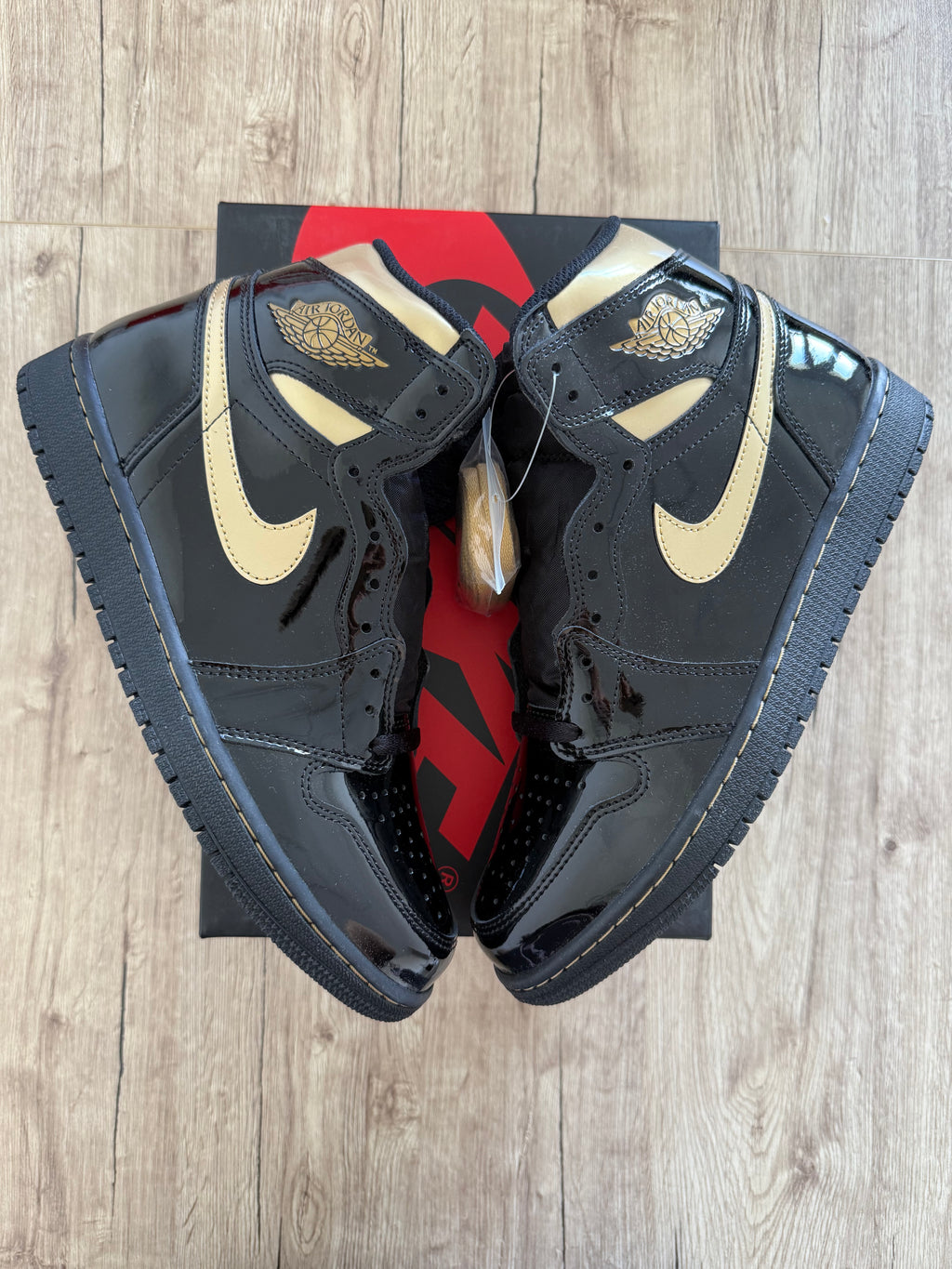 Jordan 1 Retro High Black Metallic Gold (2020)