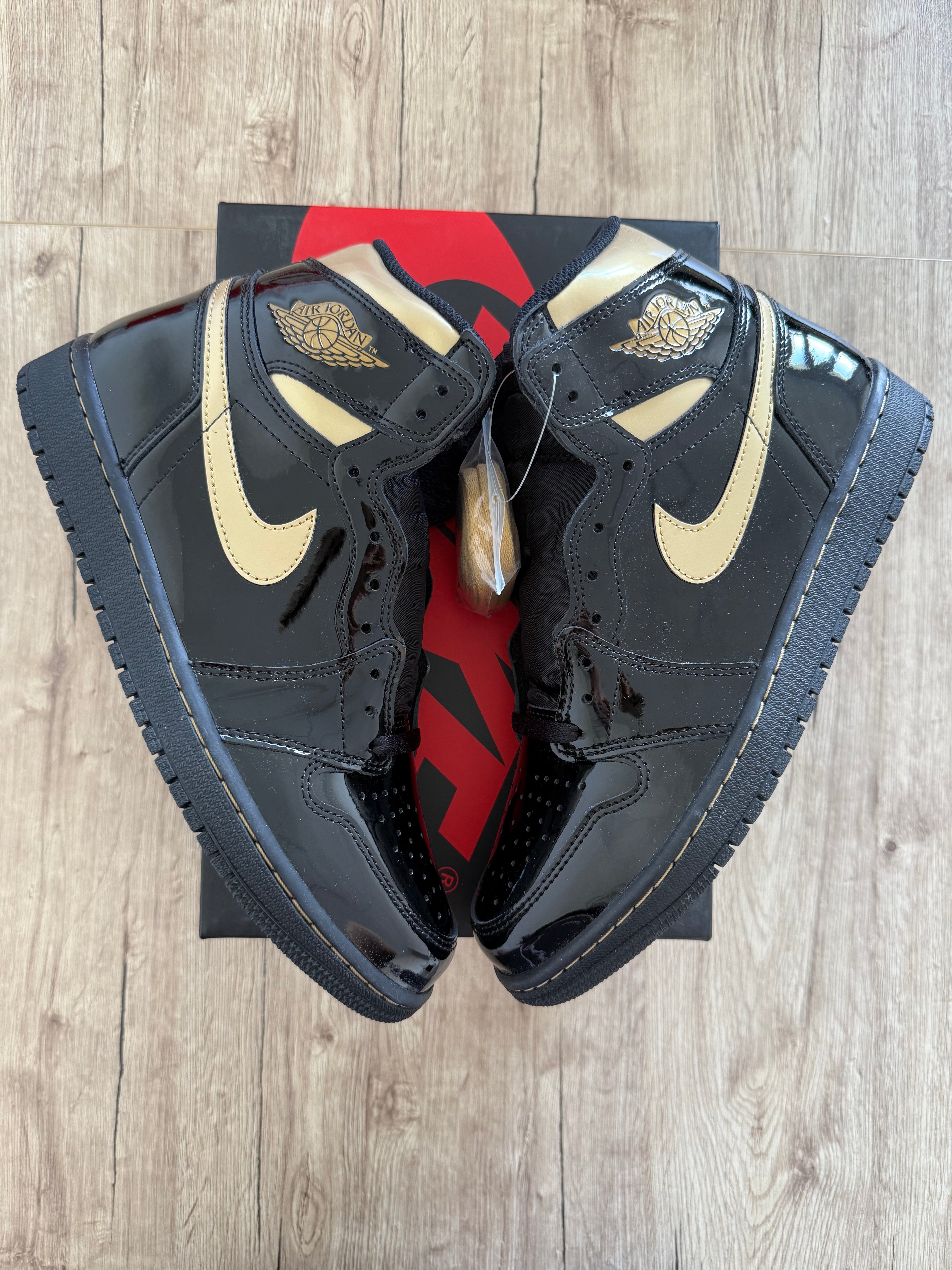 Jordan 1 Retro High Black Metallic Gold (2020)