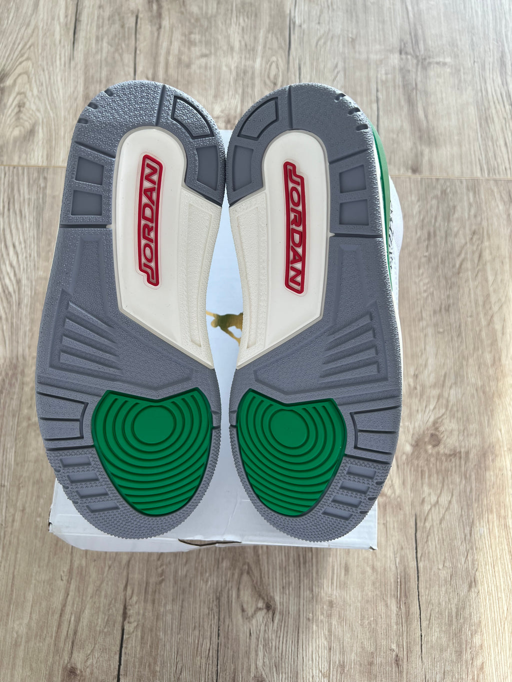 Air Jordan 3 Retro Lucky Green