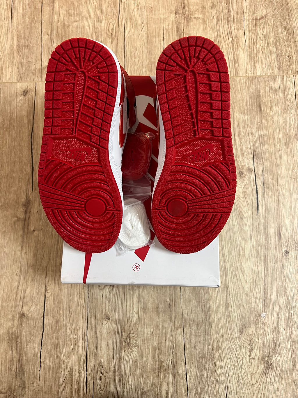 Air Jordan 1 Retro High OG Heritage