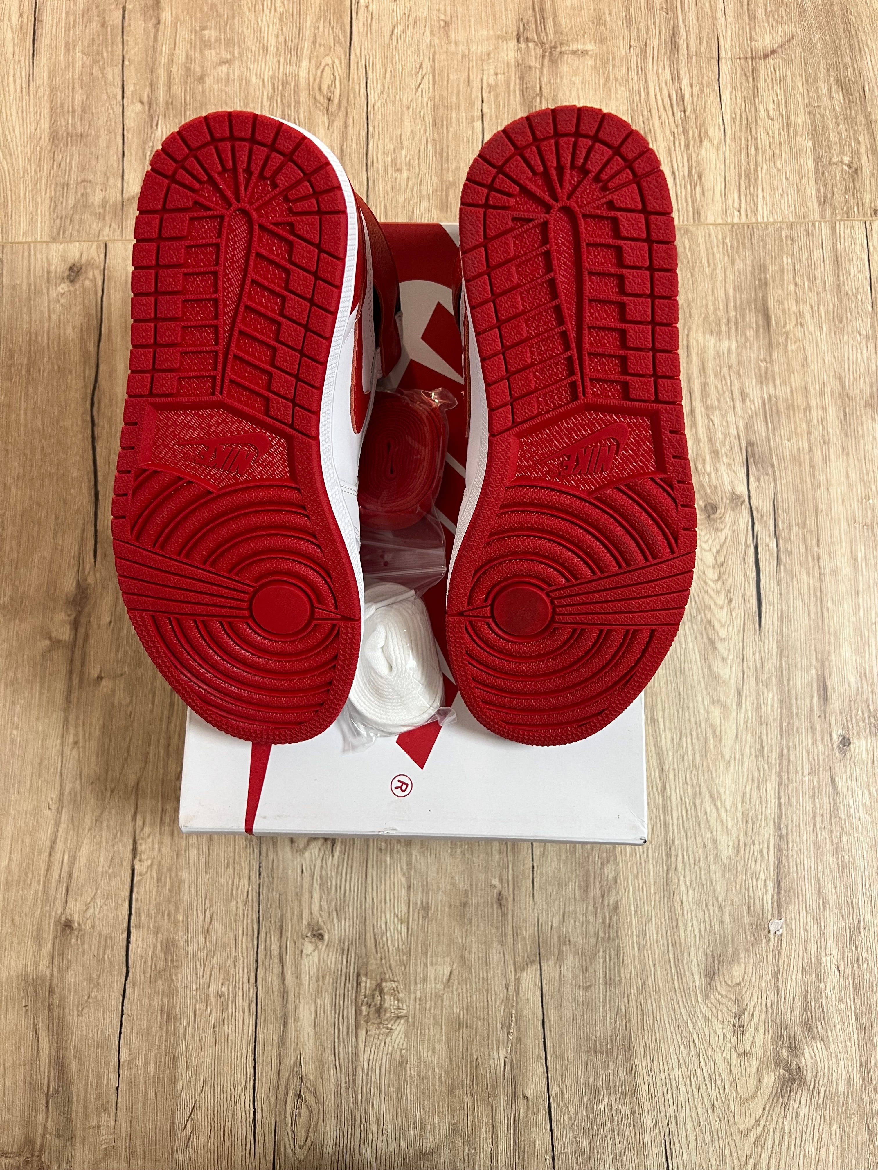 Air Jordan 1 Retro High OG Heritage