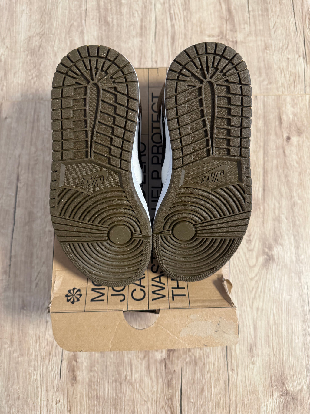 Air Jordan 1 Mid Olive Toe (W)