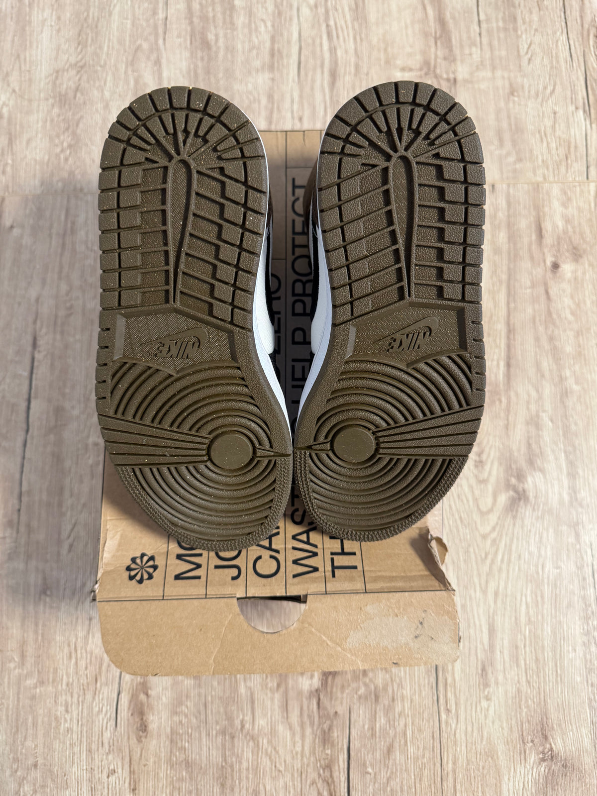 Air Jordan 1 Mid Olive Toe (W)