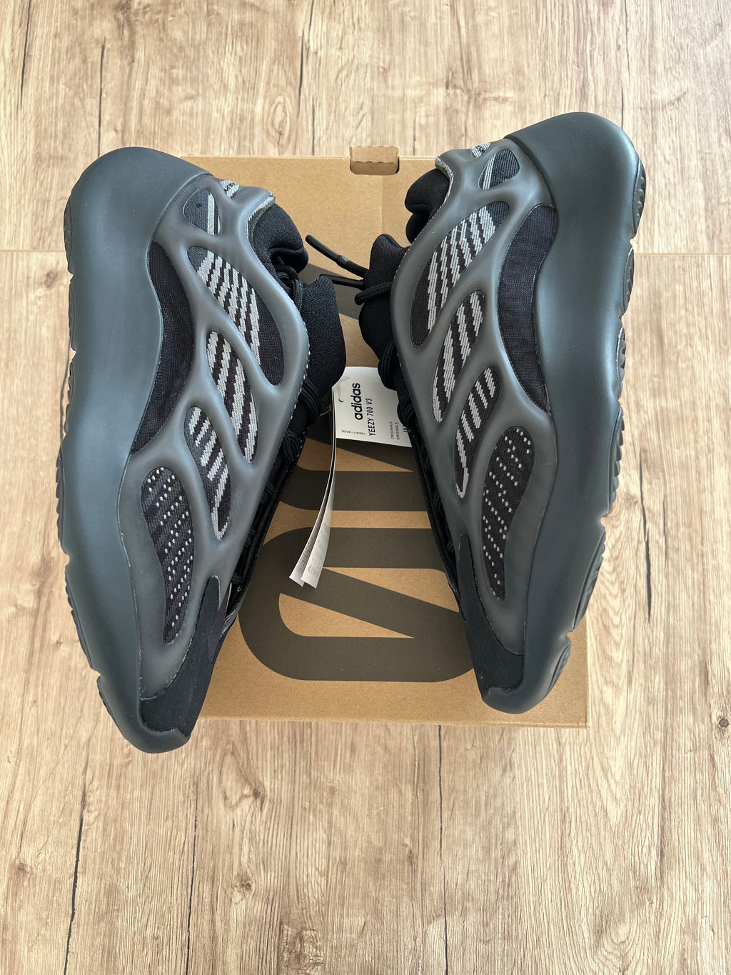 adidas Yeezy 700 V3 Alvah