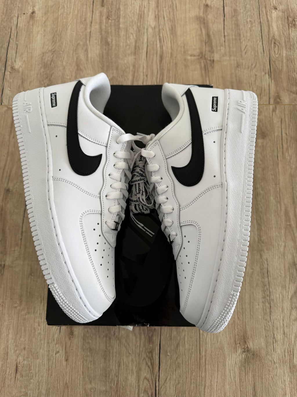 Nike Air Force 1 Low Supreme White Black