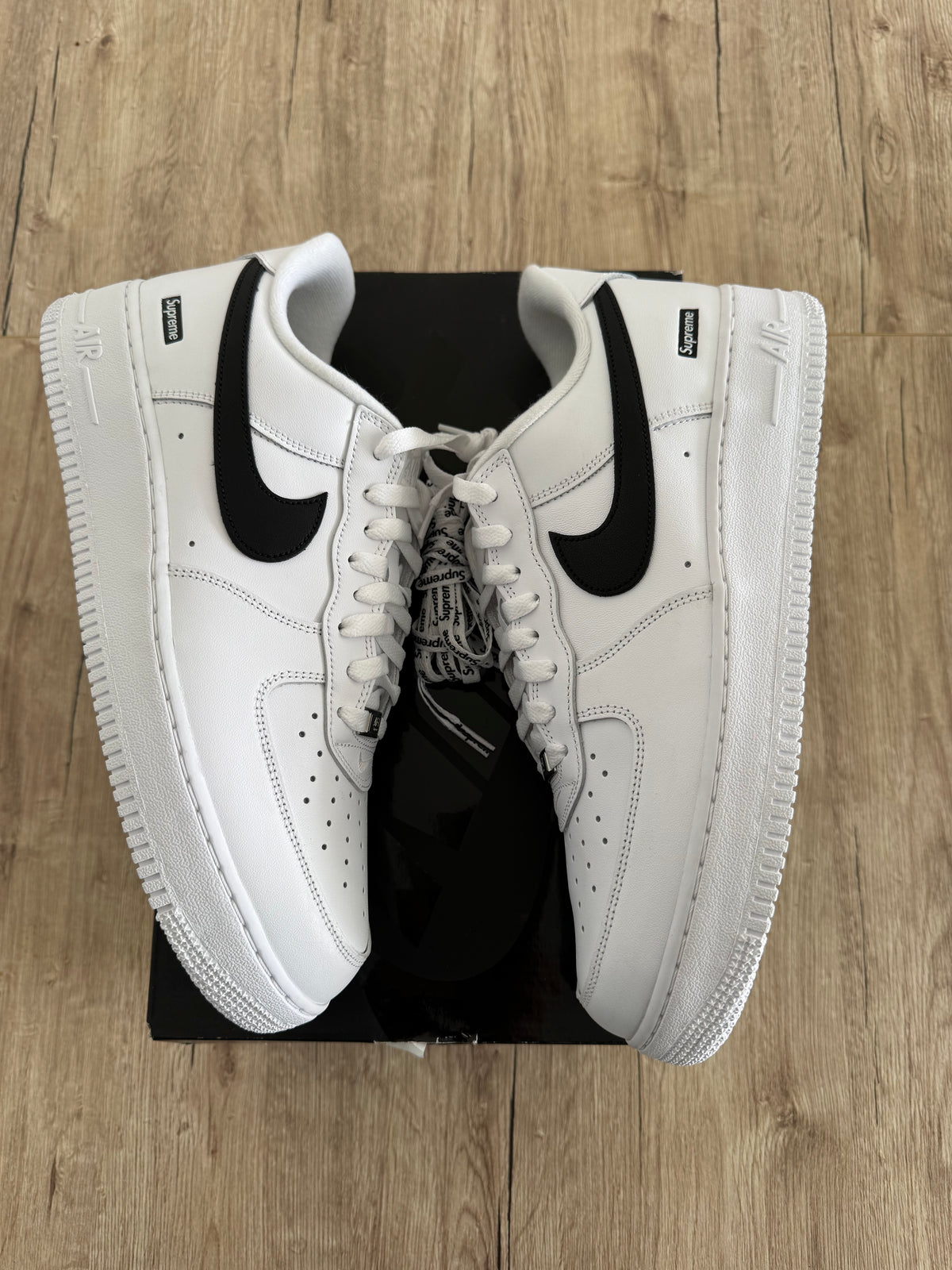 Nike Air Force 1 Low Supreme White Black