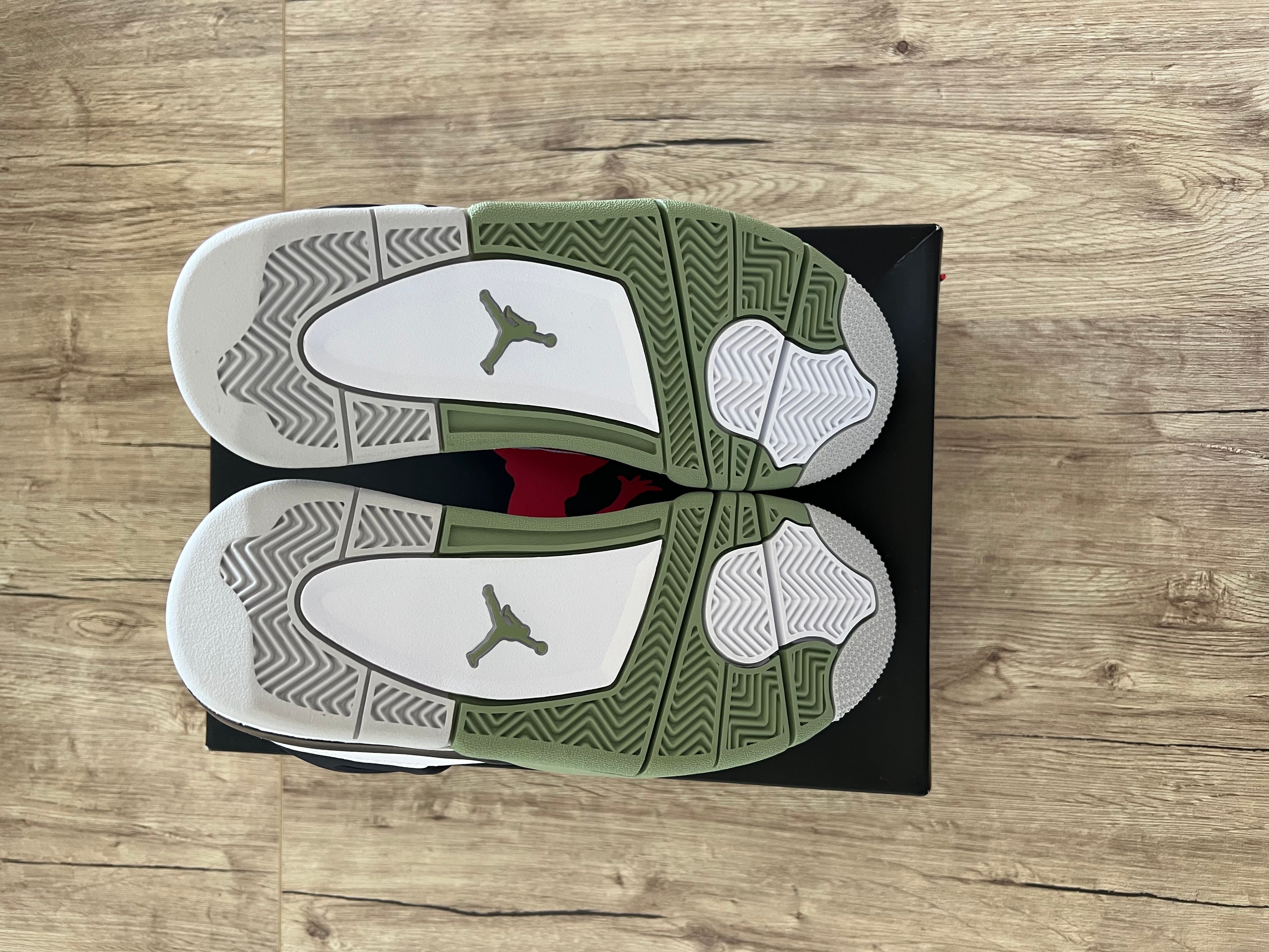 Air Jordan 4 Retro Seafoam