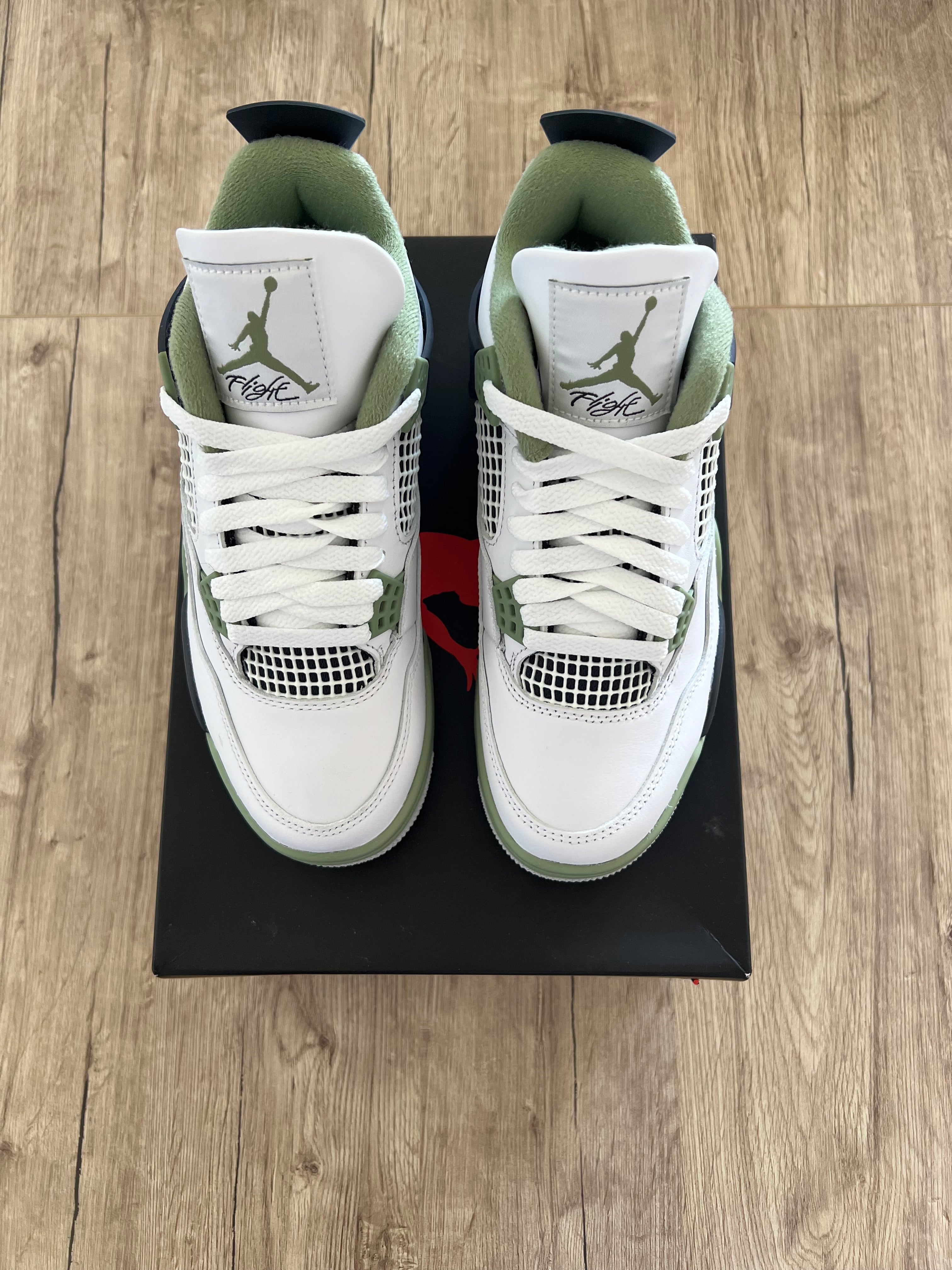 Air Jordan 4 Retro Seafoam