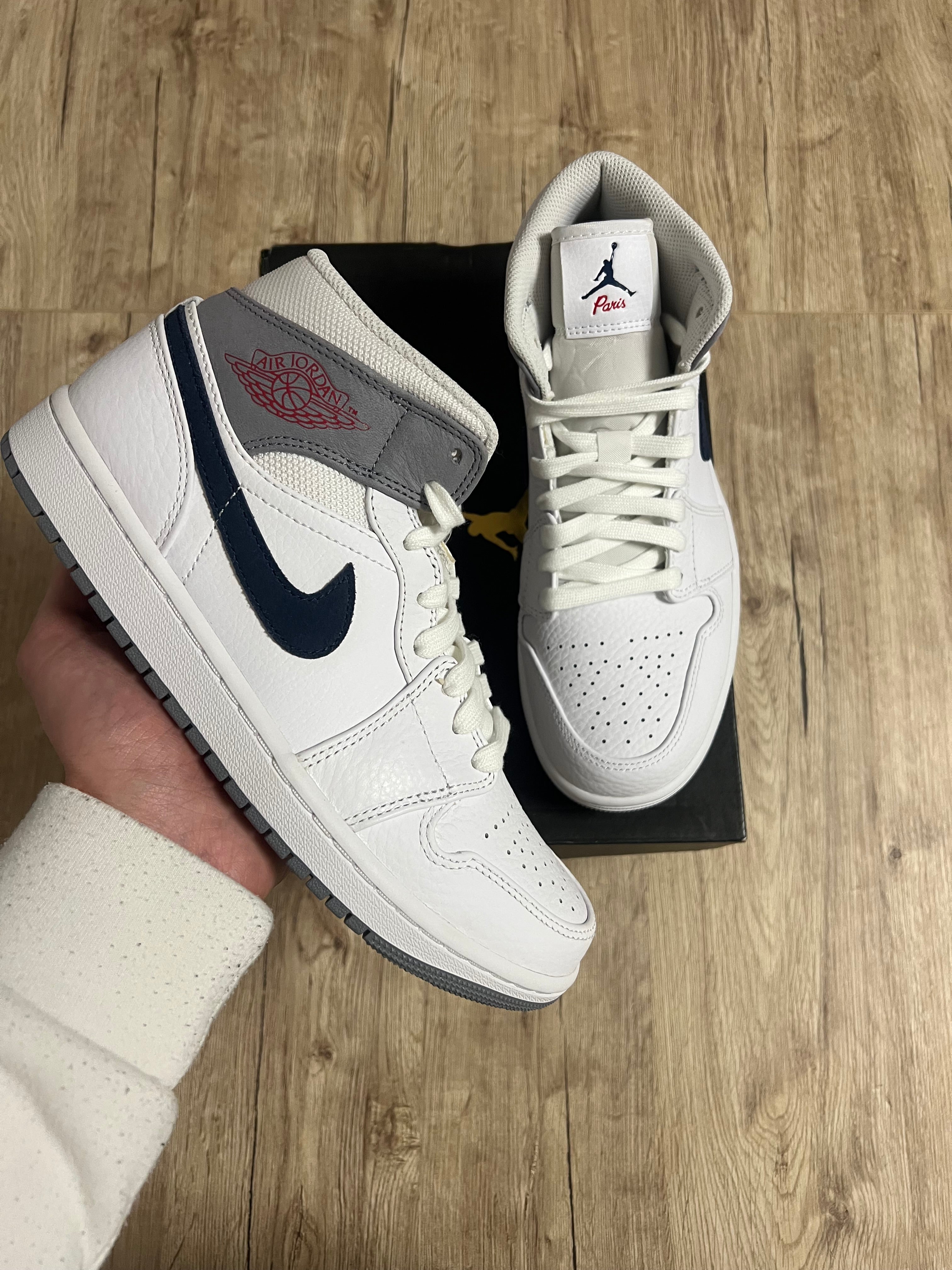 Air Jordan 1 Mid Paris