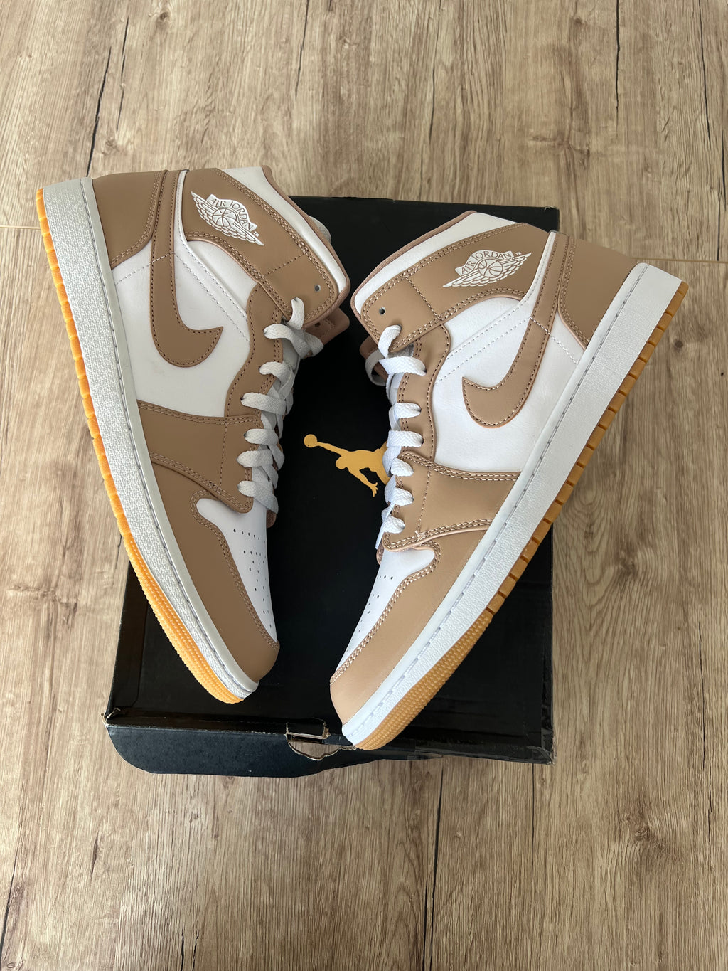 Jordan 1 Mid Tan Gum