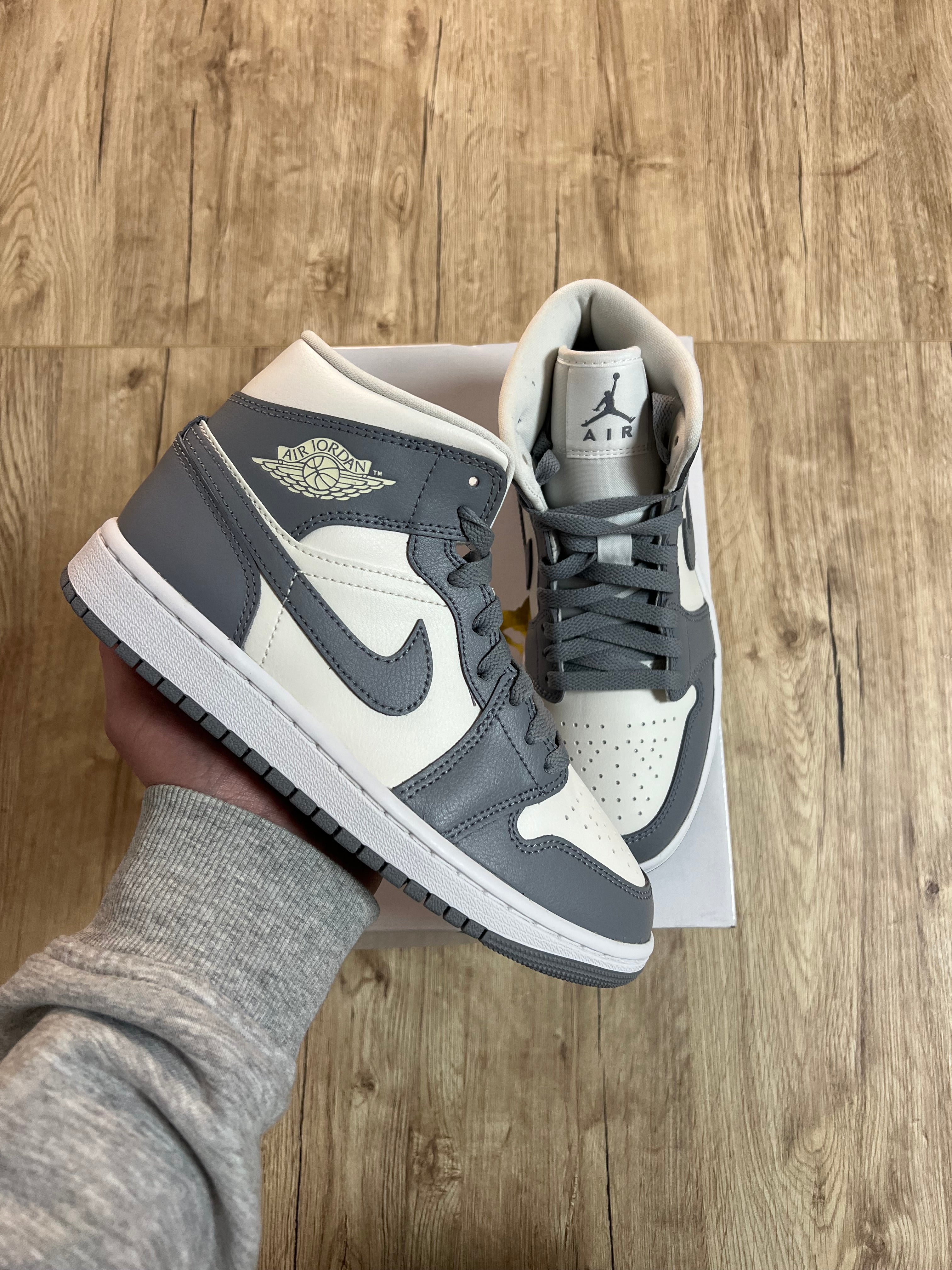 Jordan 1 Mid Stealth