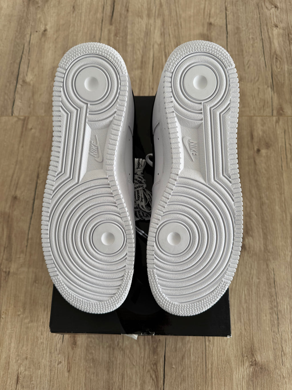 Nike Air Force 1 Low Supreme White Black