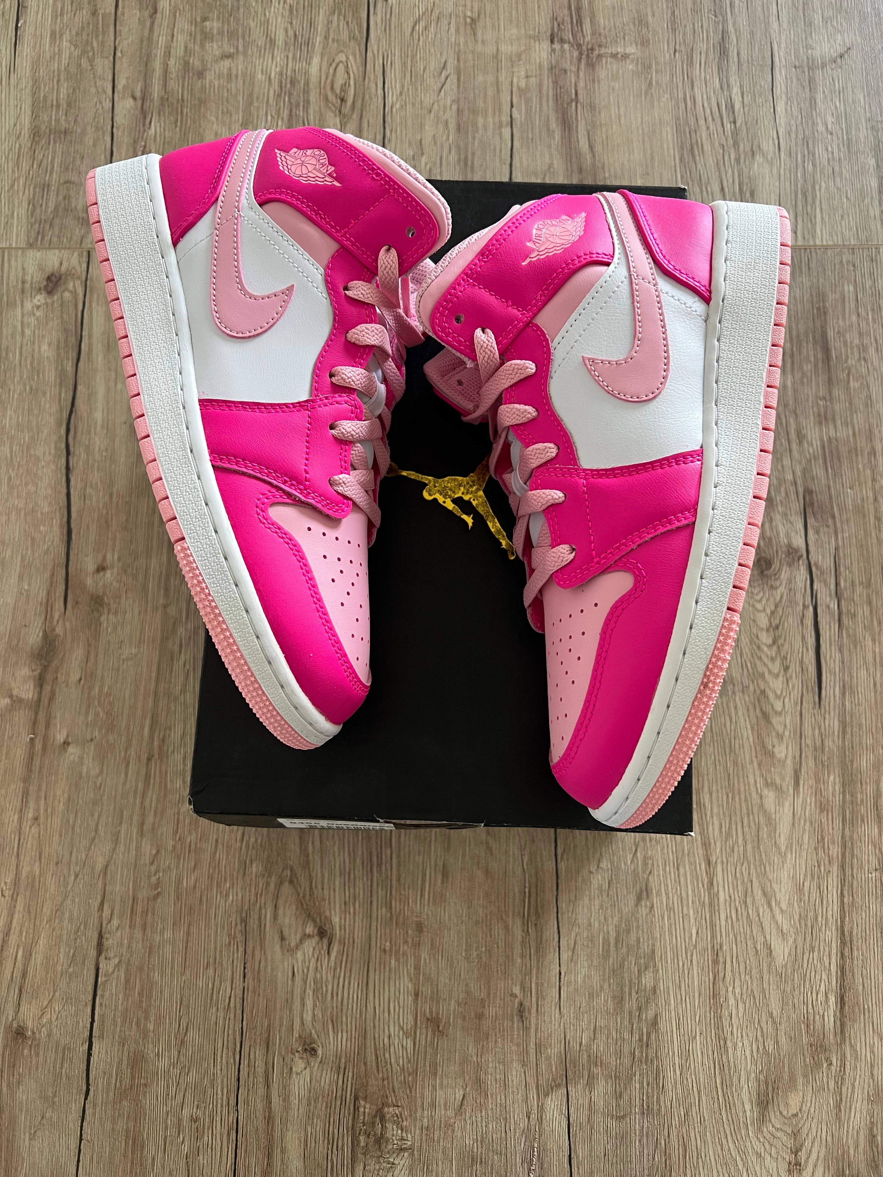 Air Jordan 1 Mid Fierce Pink [BARBIE]