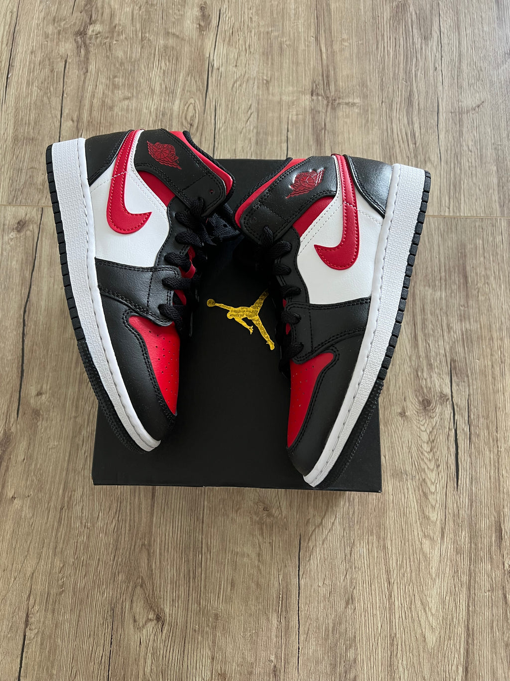 Air Jordan 1 Mid Alternate Bred Toe