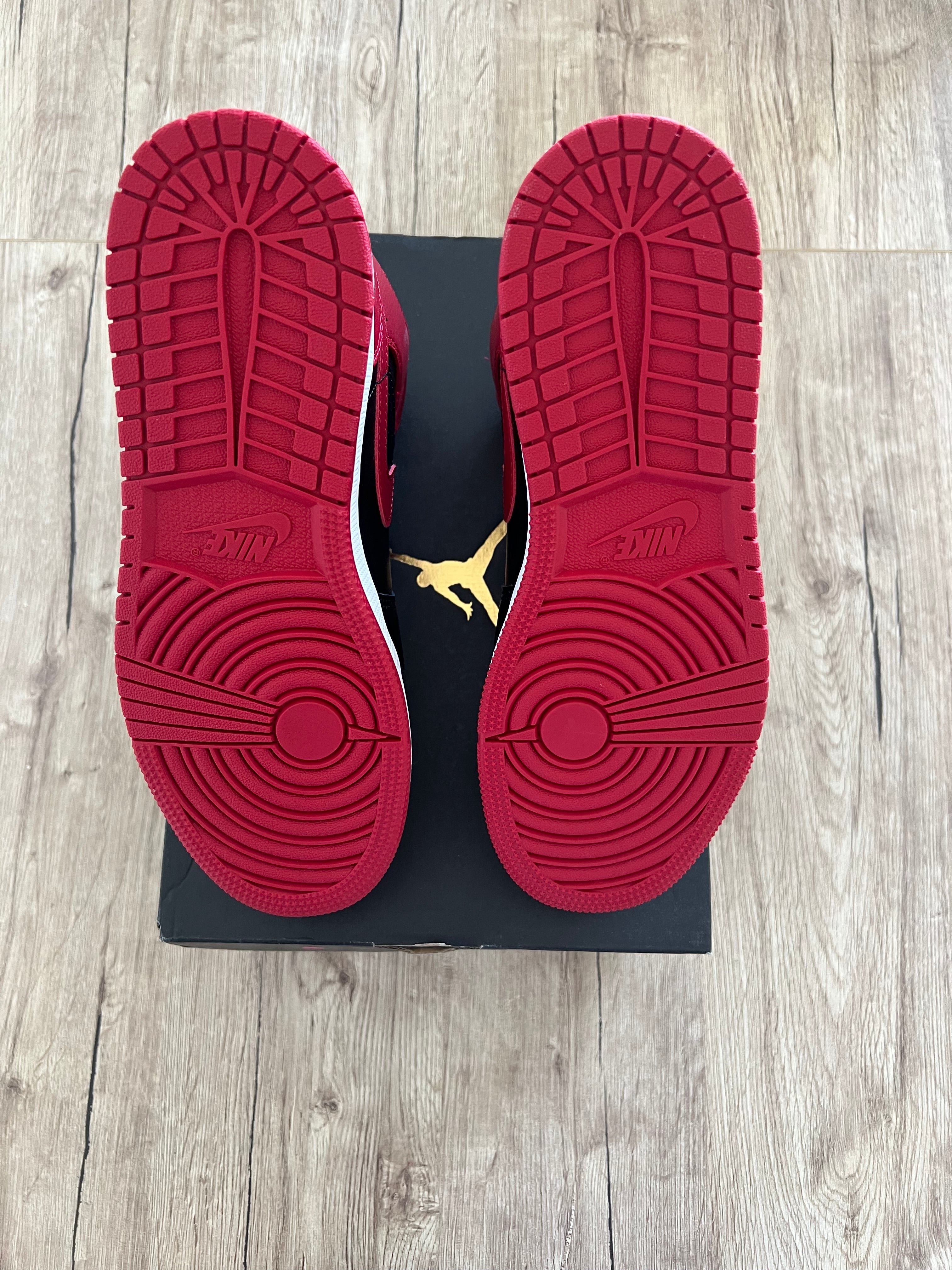 Air Jordan 1 Mid Banned (2020)